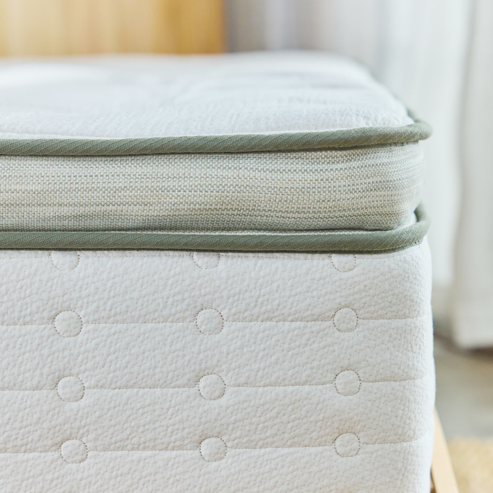 Organic Avocado Green Mattress - Eco-Friendly, Non-Toxic & Hypoallergenic Queen Size Bed for Healthy Sleep | Perfect for Allergy Sufferers & Sustainable Home Decor