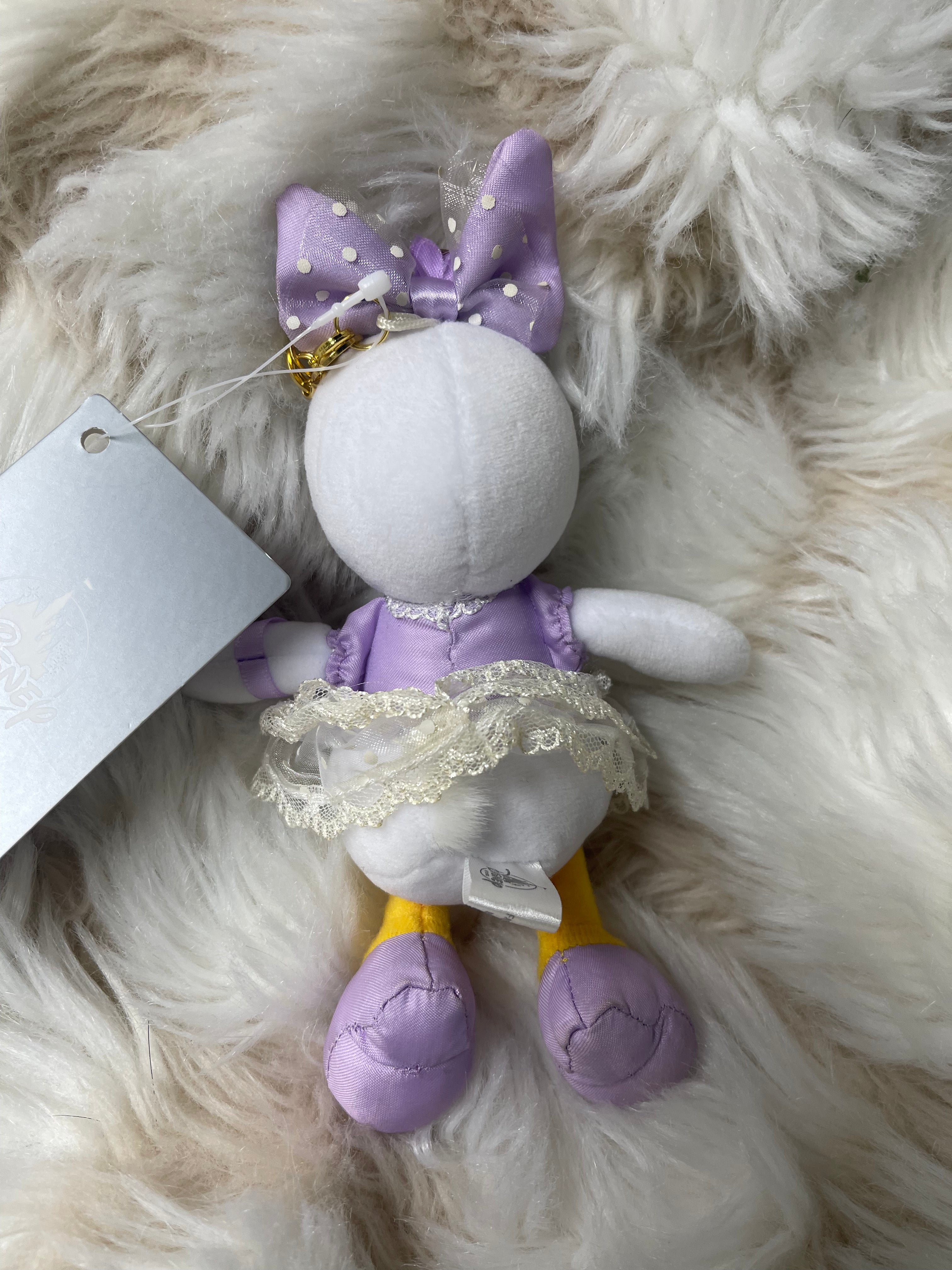 Disney Daisy Duck Plush Keychain - Cute Collectible Badge for Bags, Backpacks & Keys - Perfect Gift for Disney Fans & Duck Lovers