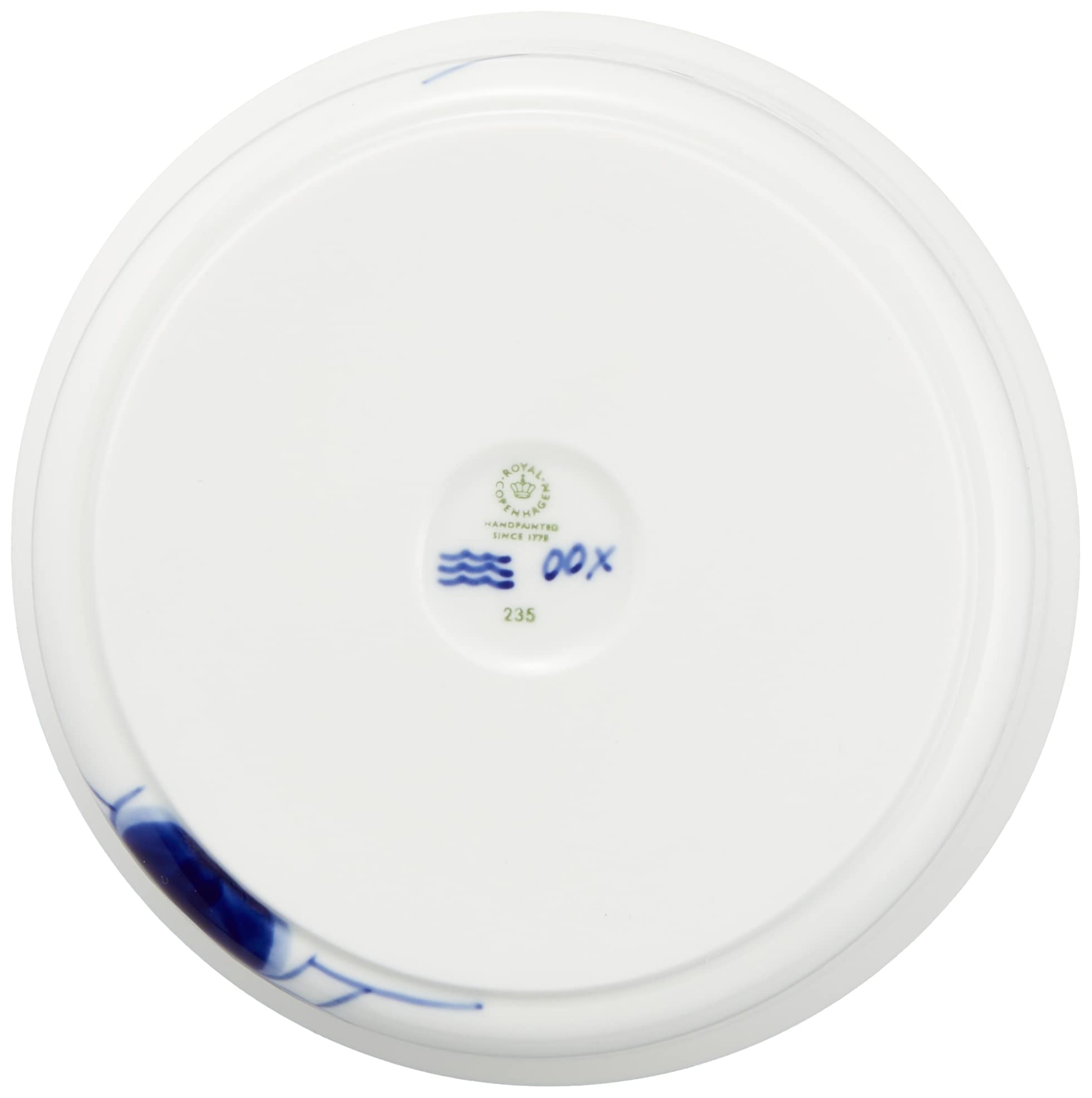 Royal Copenhagen Blue Fluted Mega Bowl with Lid - 1 Quart Porcelain Serving Bowl for Soup, Salad, Desserts - Elegant Dinnerware for Home & Entertaining