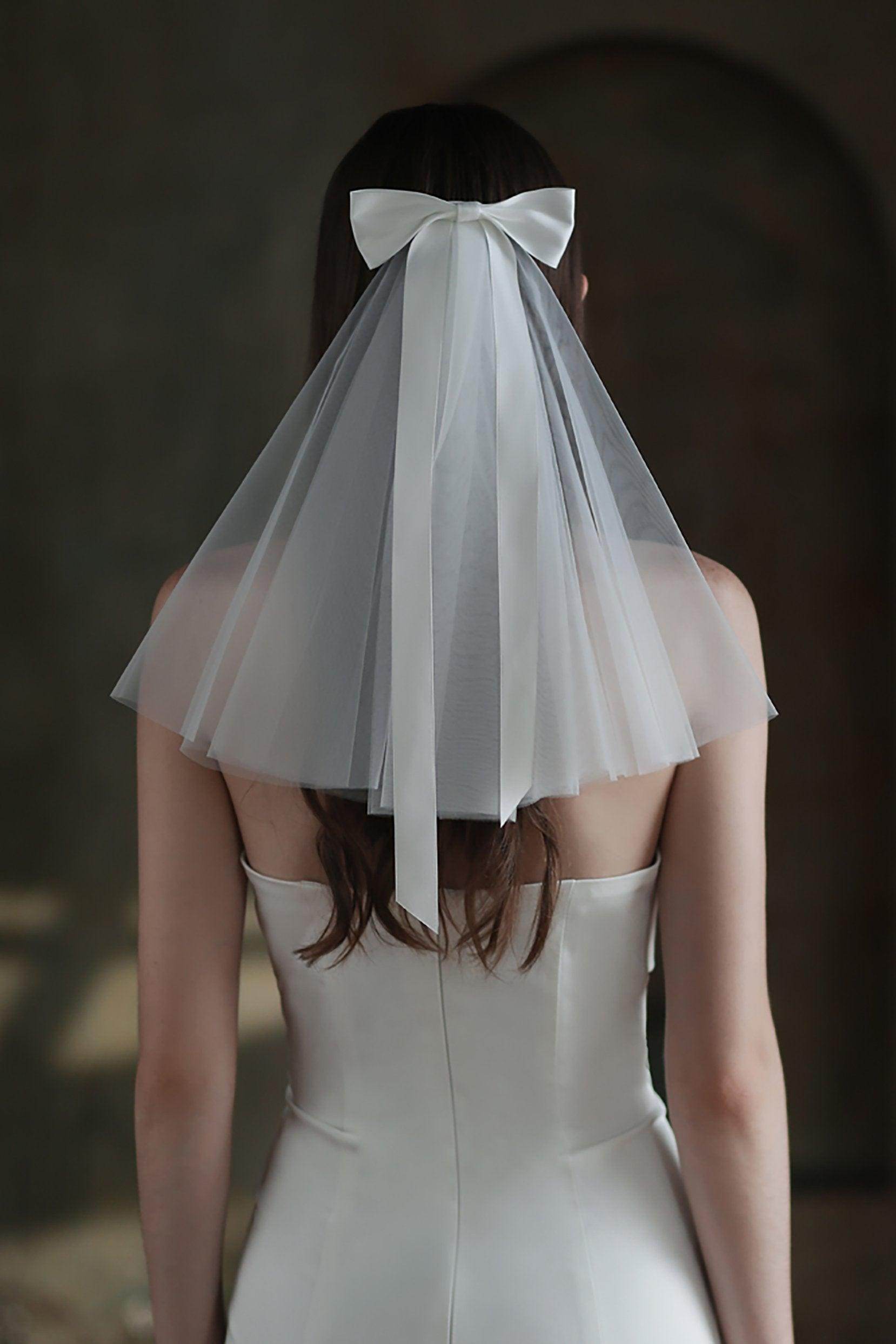 Elegant One-Tier Cut Edge Tulle Shoulder Veil with Bow - CV0301 | Perfect for Weddings, Bridal Showers & Romantic Photo Shoots