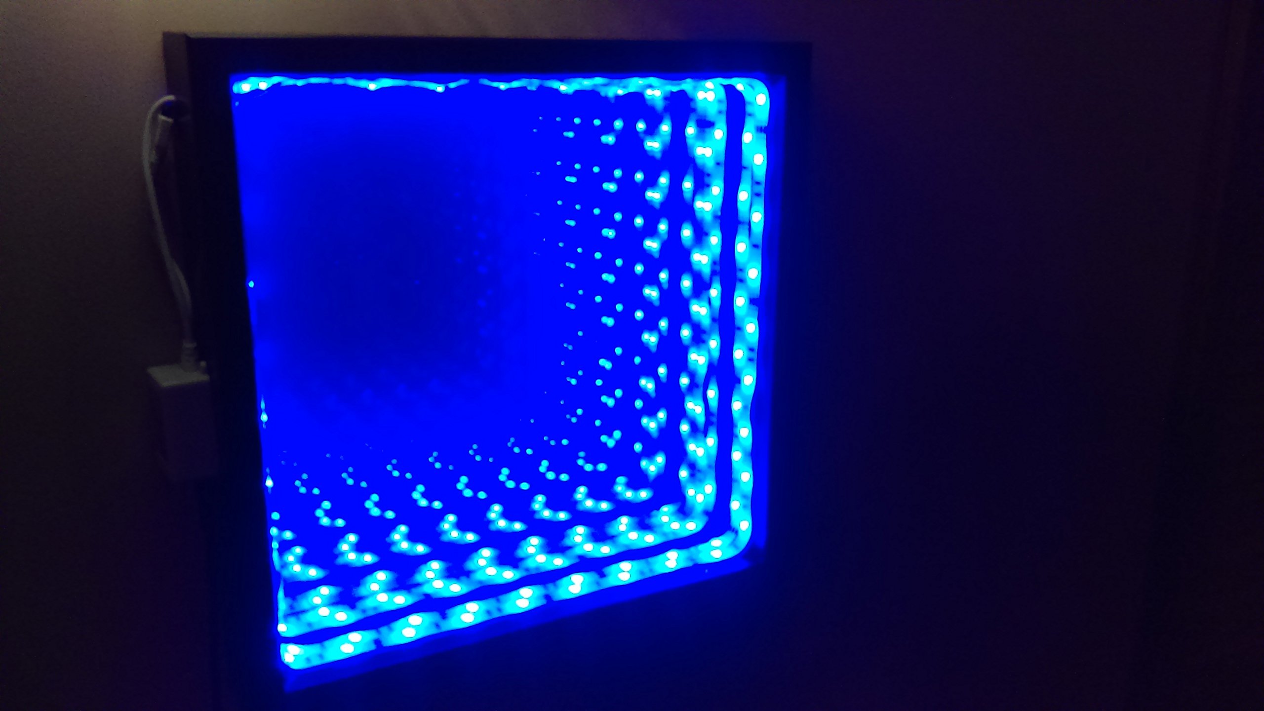 Infinity Mirror LED Night Light - Modern Home Decor for Bedroom, Living Room & Office - Create a Stunning Visual Effect with Endless Reflections