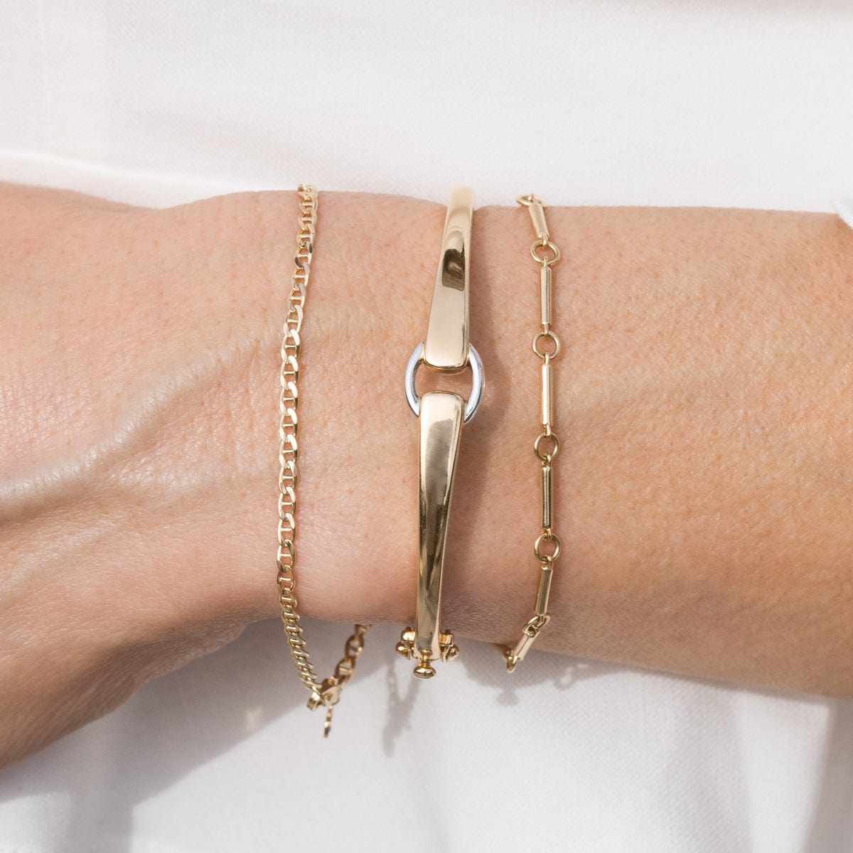Two-Tone Adjustable Buckle Bracelet for Women - Stylish Fashion Jewelry for Casual & Formal Wear