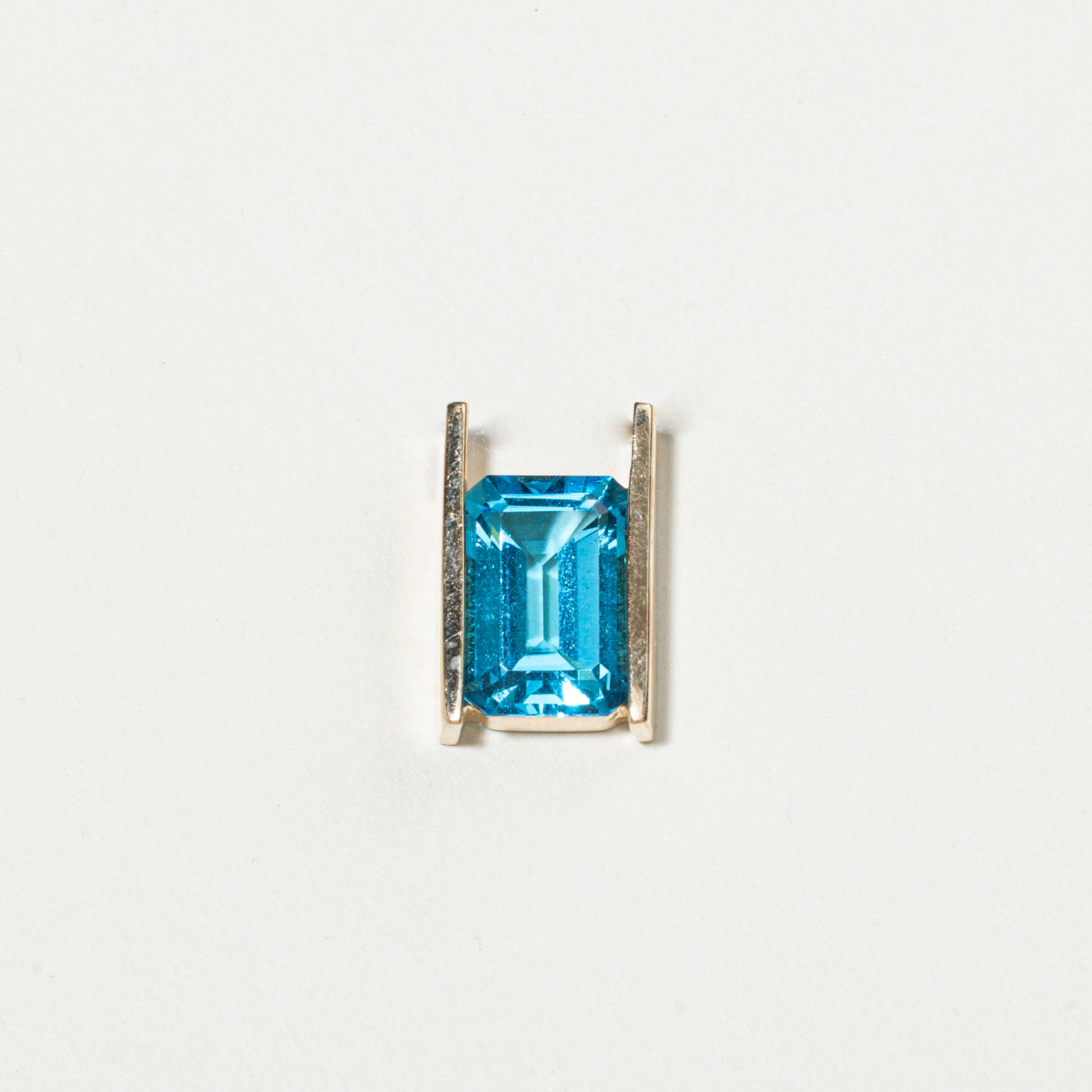 Stunning 9.26ct Emerald Cut Blue Topaz Pendant Necklace - Elegant Birthstone Jewelry for Women - Perfect for Anniversaries, Birthdays & Special Occasions