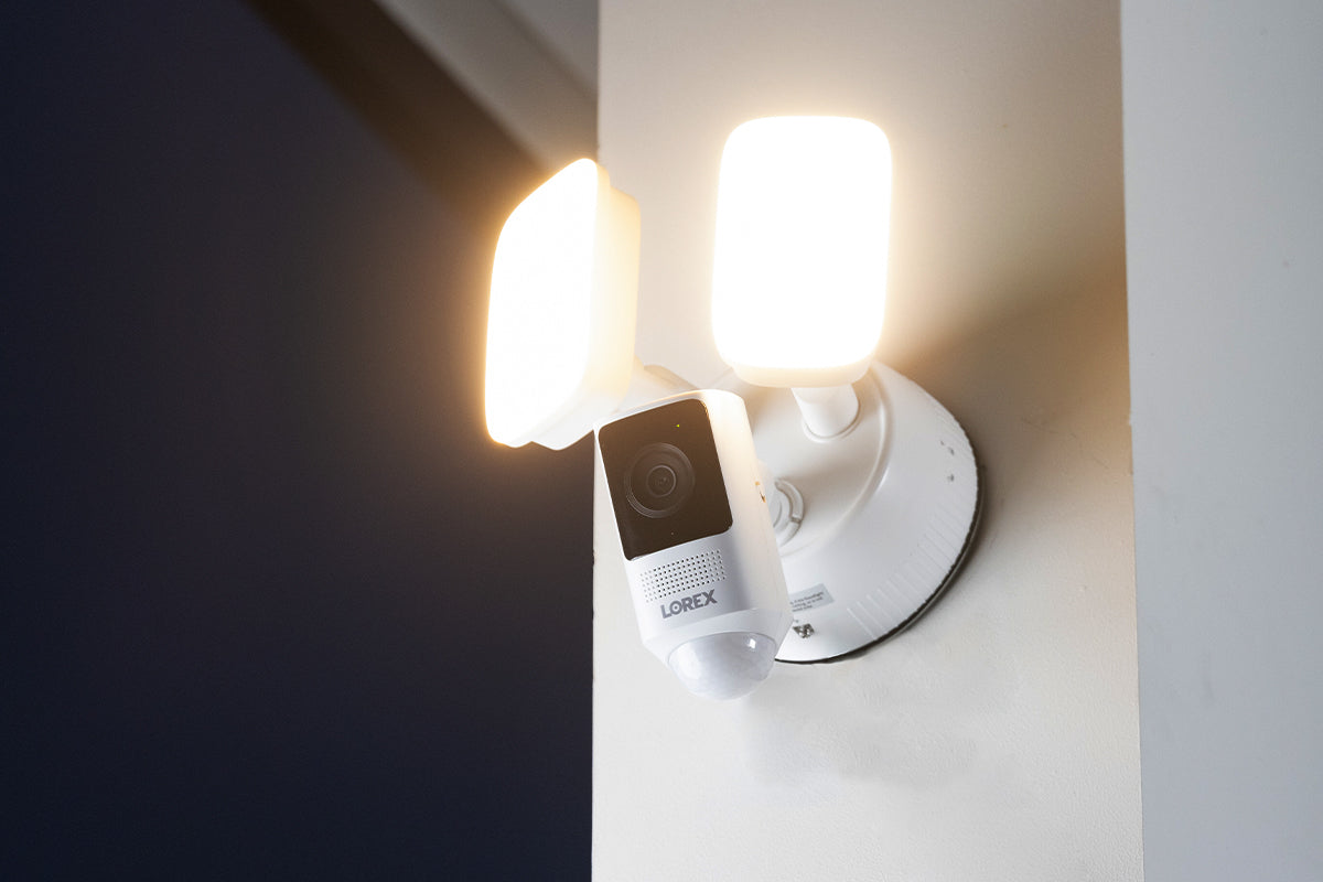 Lorex 2K WiFi Floodlight Security Camera with 32GB Storage & Cloud Connectivity - Open Box | Outdoor Home Security, Night Vision, Motion Detection for Garage, Yard & Driveway Protection