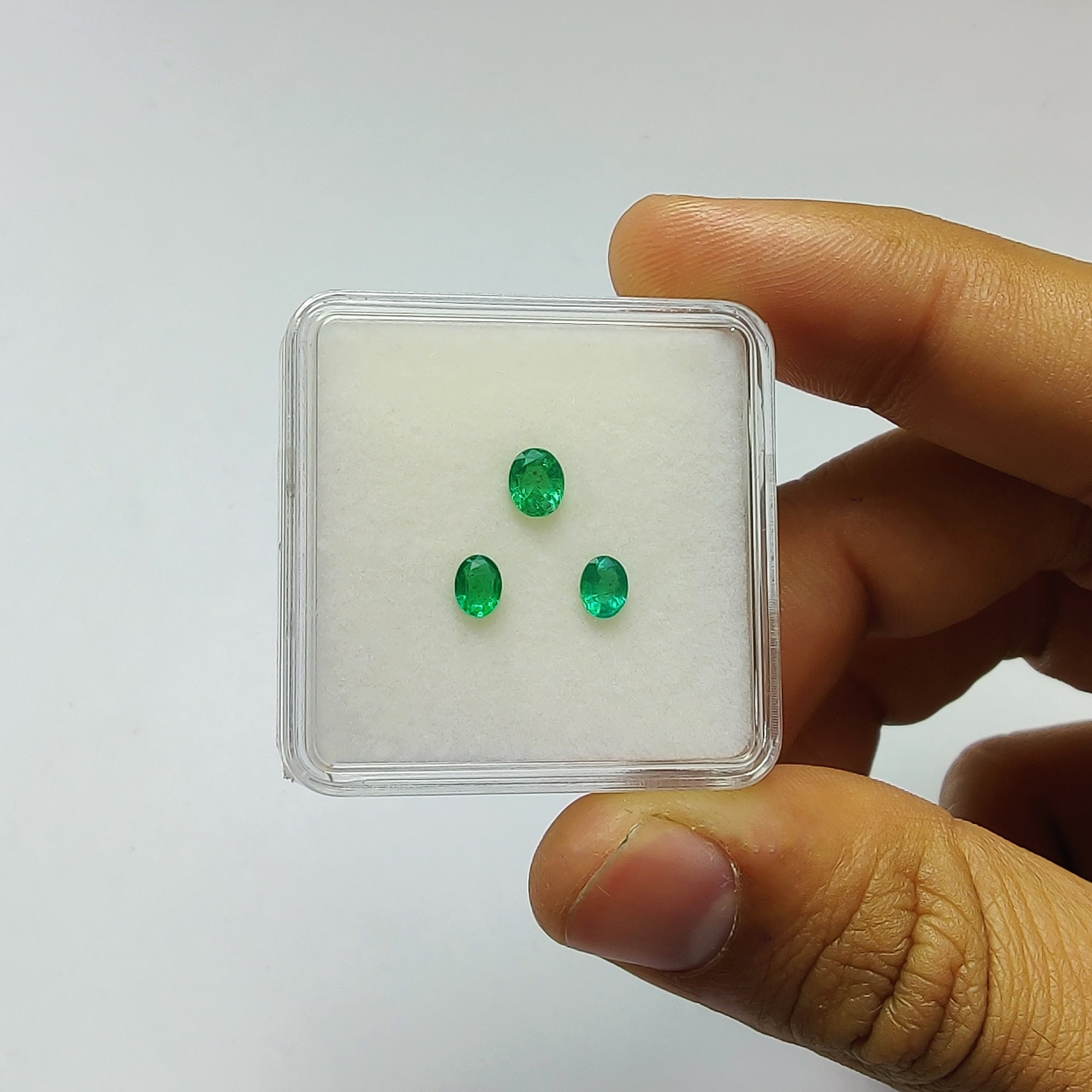 Natural Untreated Green Emerald Gemstone Set - 0.80cts Oval Cut (4.5*3.5mm & 5*4mm) | 3-Piece Collection for Jewelry Making, Engagement Rings & Fine Crafting