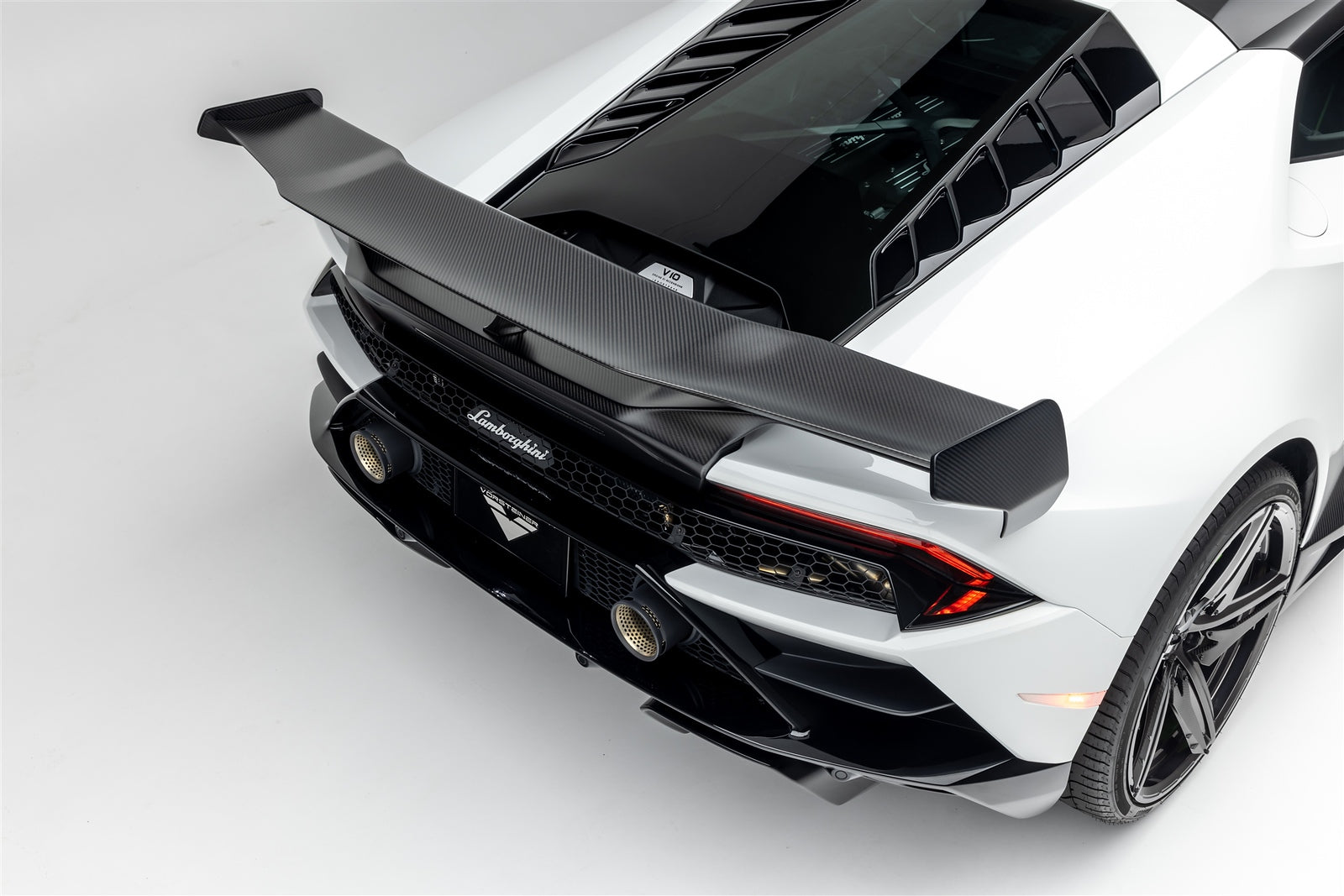 Lamborghini Huracan EVO 2WD Monza Aero Program CB 01 - High Performance Sports Car for Racing Enthusiasts | Perfect for Track Days and Supercar Events