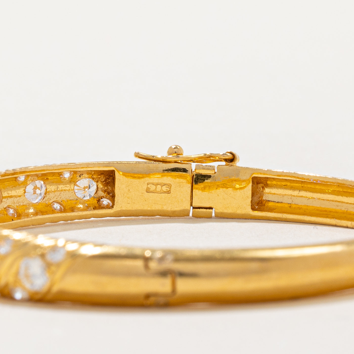 Bezel Set Diamond Bangle Bracelet - 1.75 Carat Total Weight (CTW) - Size 6 - Elegant Jewelry for Women - Perfect for Weddings, Anniversaries & Special Occasions