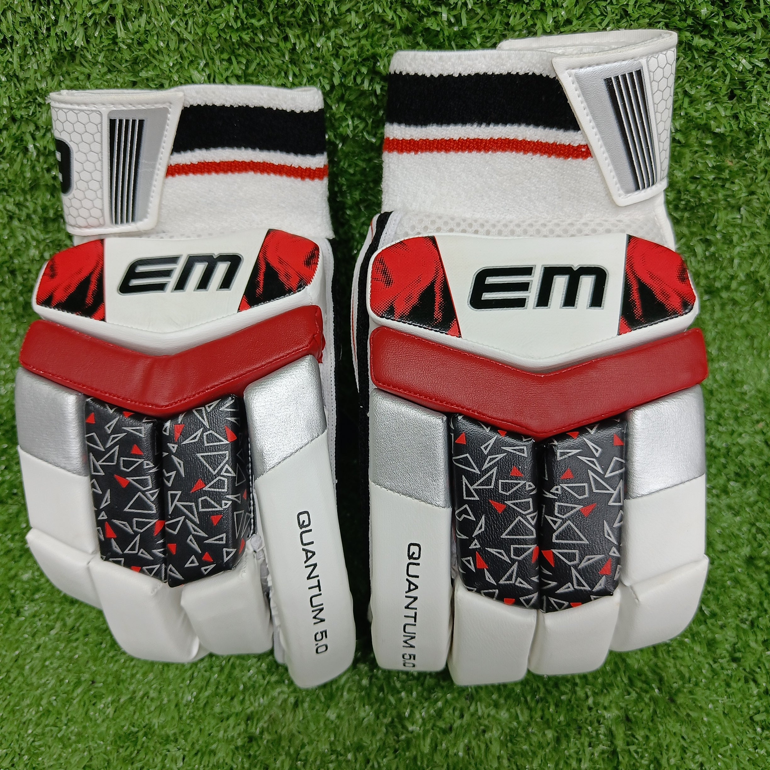 EM Quantum 5.0 Junior/Youth Cricket Batting Gloves - Lightweight Protective Gear for Young Players - Perfect for Practice & Matches
