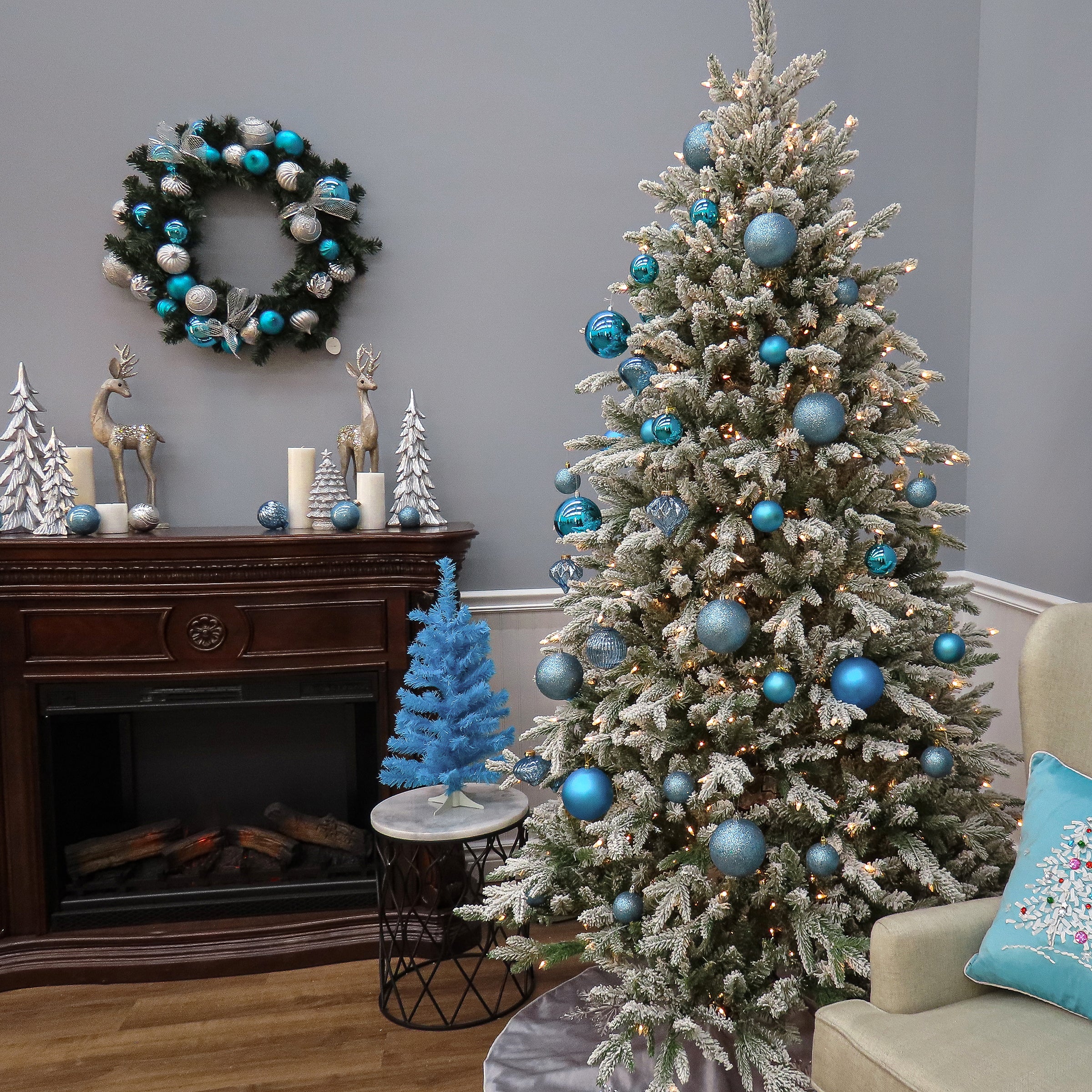 7.5 ft Pre-Lit Snowy Sierra Spruce Christmas Tree with 500 Clear LED Lights - Perfect for Living Room, Office & Holiday Decorations