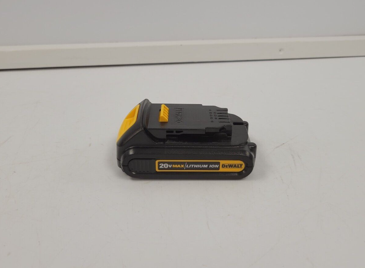 DEWALT DCB201 20V MAX Lithium-Ion Battery Pack - Compatible with DEWALT 20V Tools - Perfect for Drills, Saws & Power Tools - Ideal for Construction, DIY & Home Improvement Projects