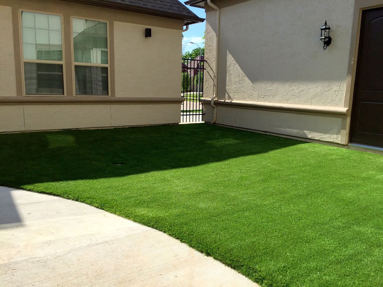 Premium Artificial Grass for Dogs - 6ft x 8ft Realistic Fake Grass Mat for Pet Potty Training, Play Yard & Garden - Durable 40mm Pee Pad for Indoor/Outdoor Use - Perfect for Balcony, Patio & Pet Play Areas