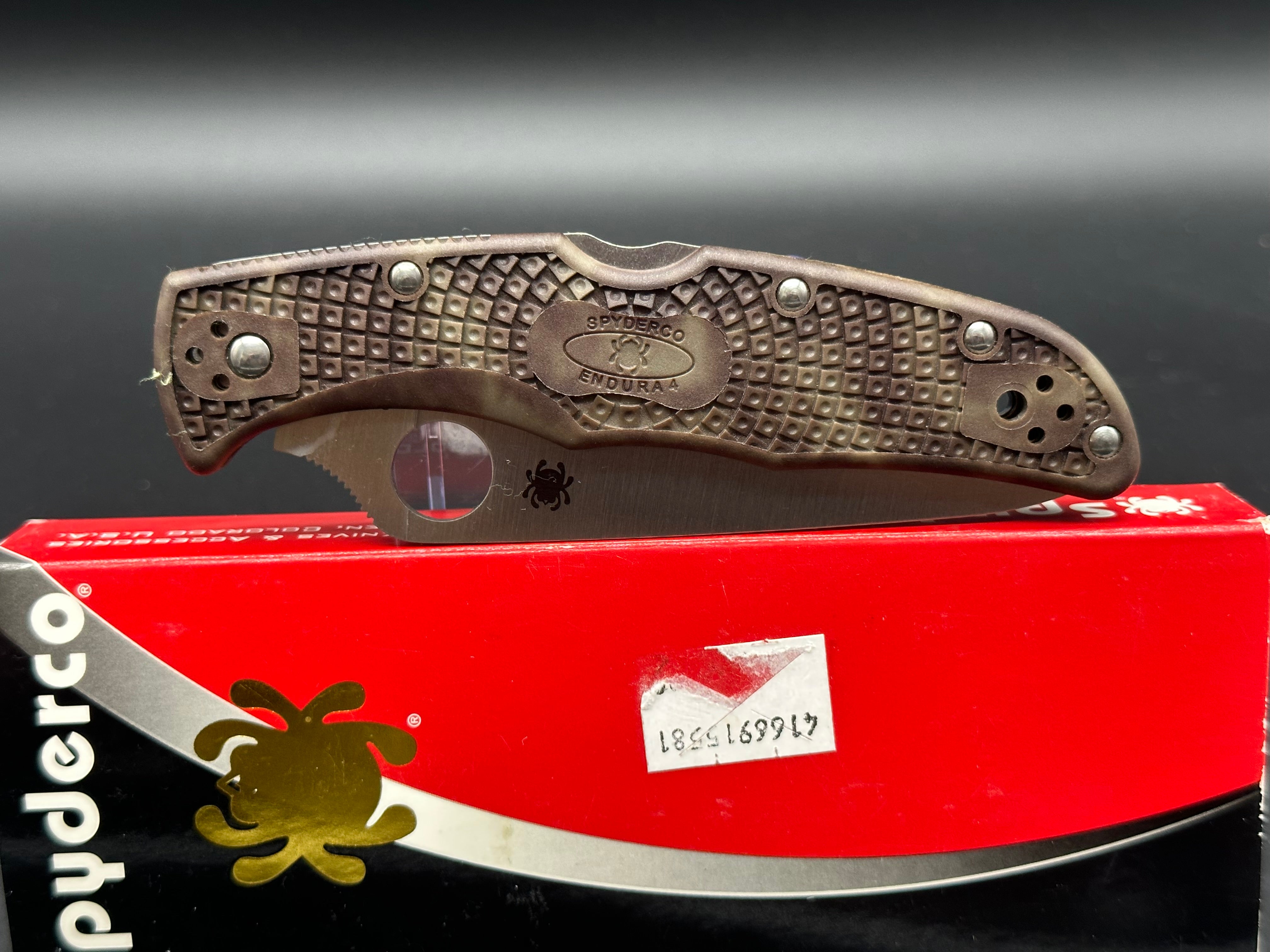 Spyderco Endura 4 Folding Knife - Zome Green FRN Handle, C10ZFPGR Model - Perfect for Outdoor Camping, Hiking & Everyday Carry (EDC)