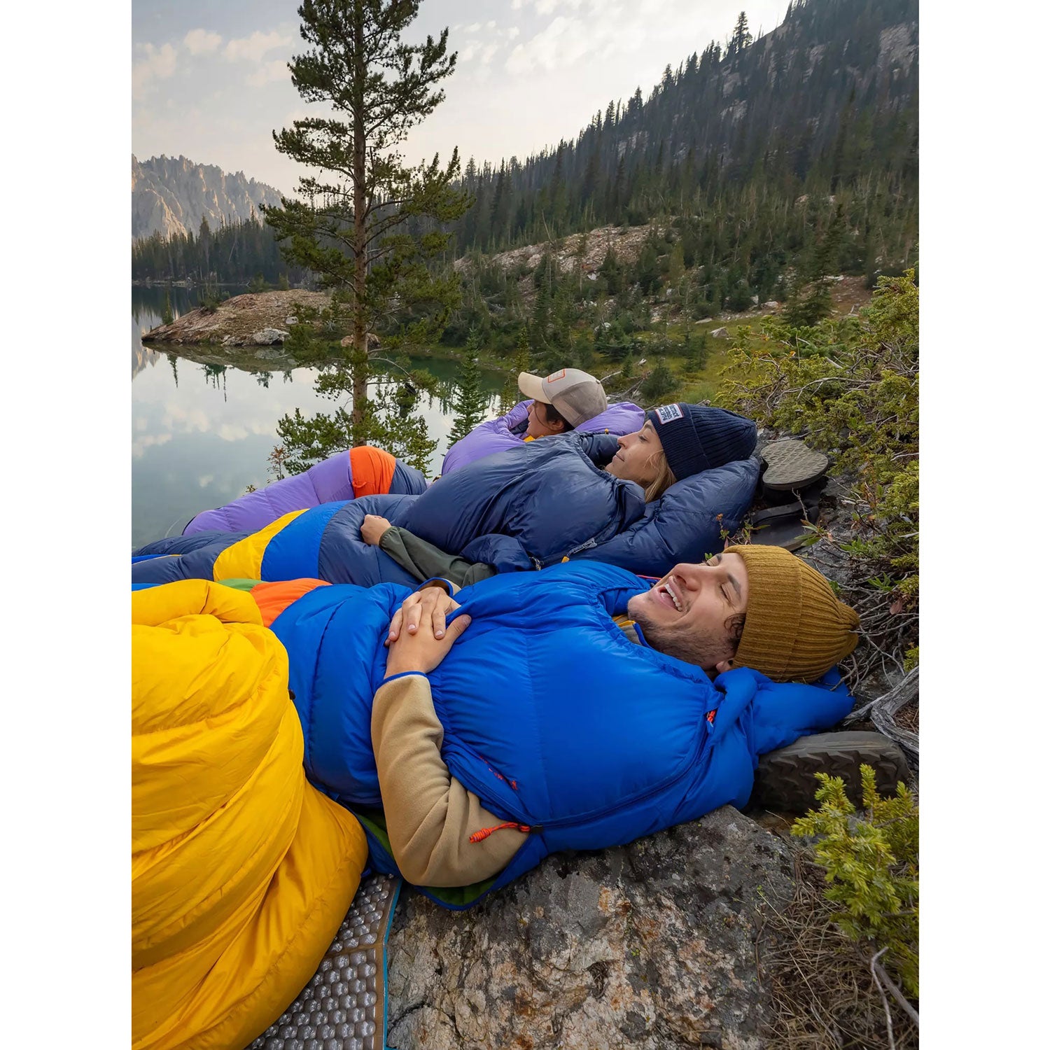 Marmot Sawtooth 15 Degree Down Sleeping Bag - Lightweight & Water-Resistant for Backpacking, Camping & Hiking - Perfect for Cold Weather Adventures
