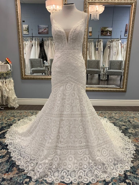 Sottero and Midgley Fielding Wedding Dress - Elegant Lace Bridal Gown for Church Ceremony & Outdoor Photoshoots