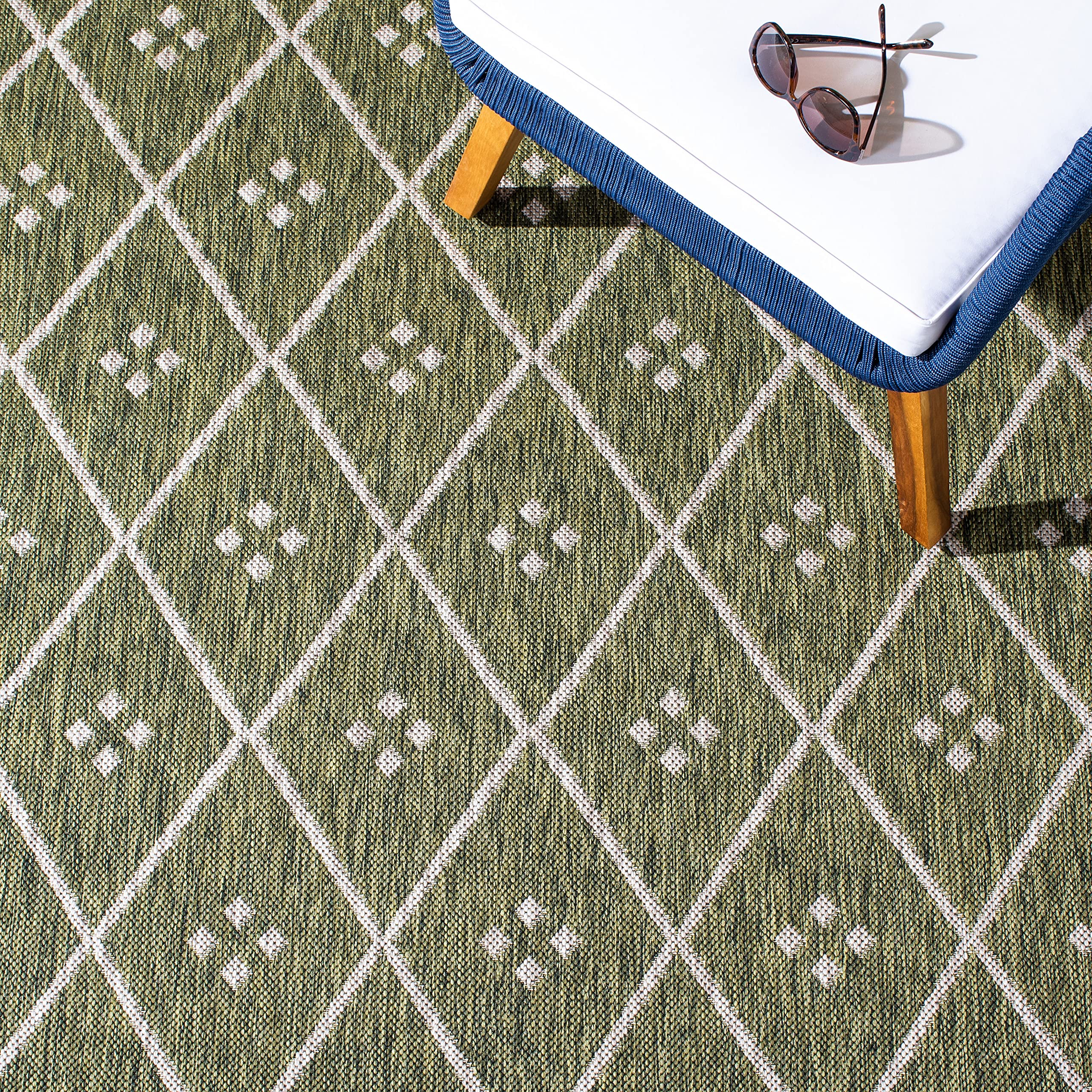 SAFAVIEH Courtyard Collection 6'7