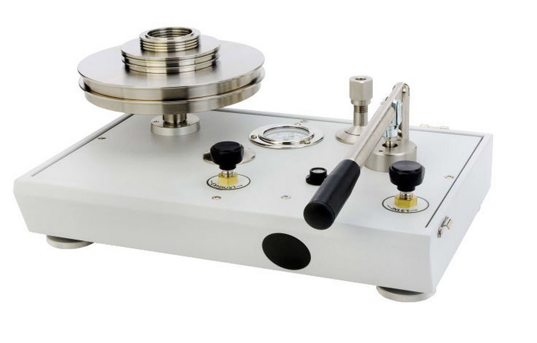 Fluke P3011-MBAR Pneumatic Vacuum & Dual Vacuum Deadweight Tester - No Pump Included | 30-1000 mbar Range | Precision Calibration Tool for HVAC, Industrial & Laboratory Equipment Testing