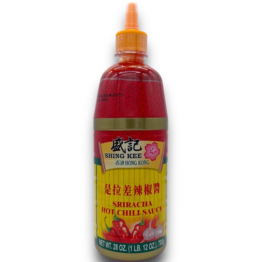 Shing Kee Sriracha Hot Chili Sauce - 28 oz (830ml) Large Bottle, Spicy Thai Chili Garlic Sauce for Cooking, Stir Fry, Pho, Noodles & Dipping - Perfect for Asian Cuisine & Hot Sauce Lovers