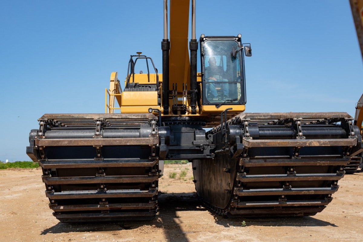 Caterpillar AM326 LR MFJ00387 Excavator - 3,617 Hours (2021 Model) | Heavy-Duty Construction & Landscaping Equipment