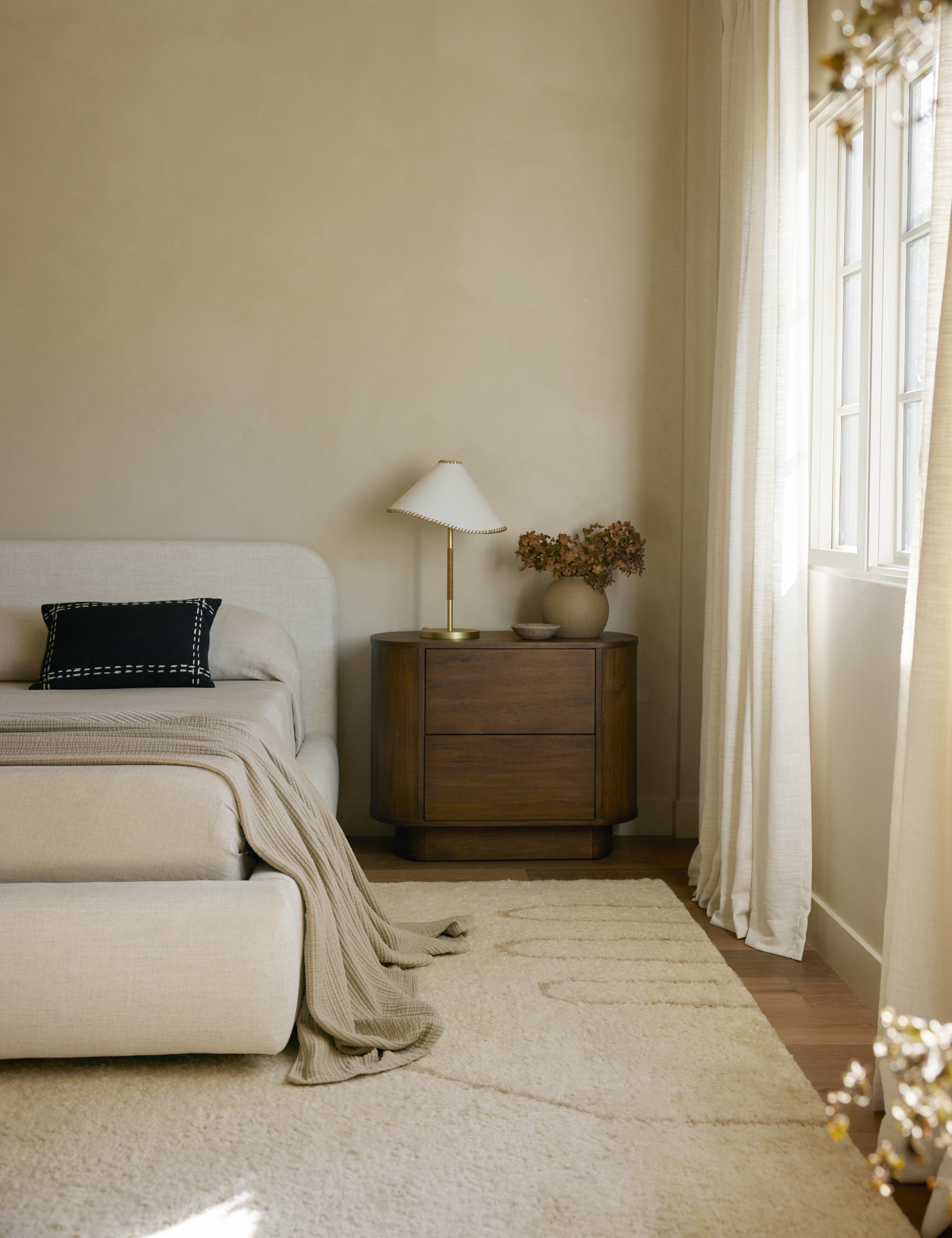 Gilda Nightstand - Modern Bedside Table with Storage Drawer, Wooden Night Stand for Bedroom, Living Room, and Office - Perfect for Holding Lamps, Books, and Bedroom Essentials