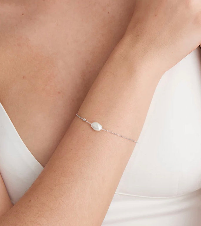 Elegant Silver Pearl Bracelet for Women - Dainty & Shiny Jewelry Gift for Her - Perfect for Weddings, Parties & Everyday Wear