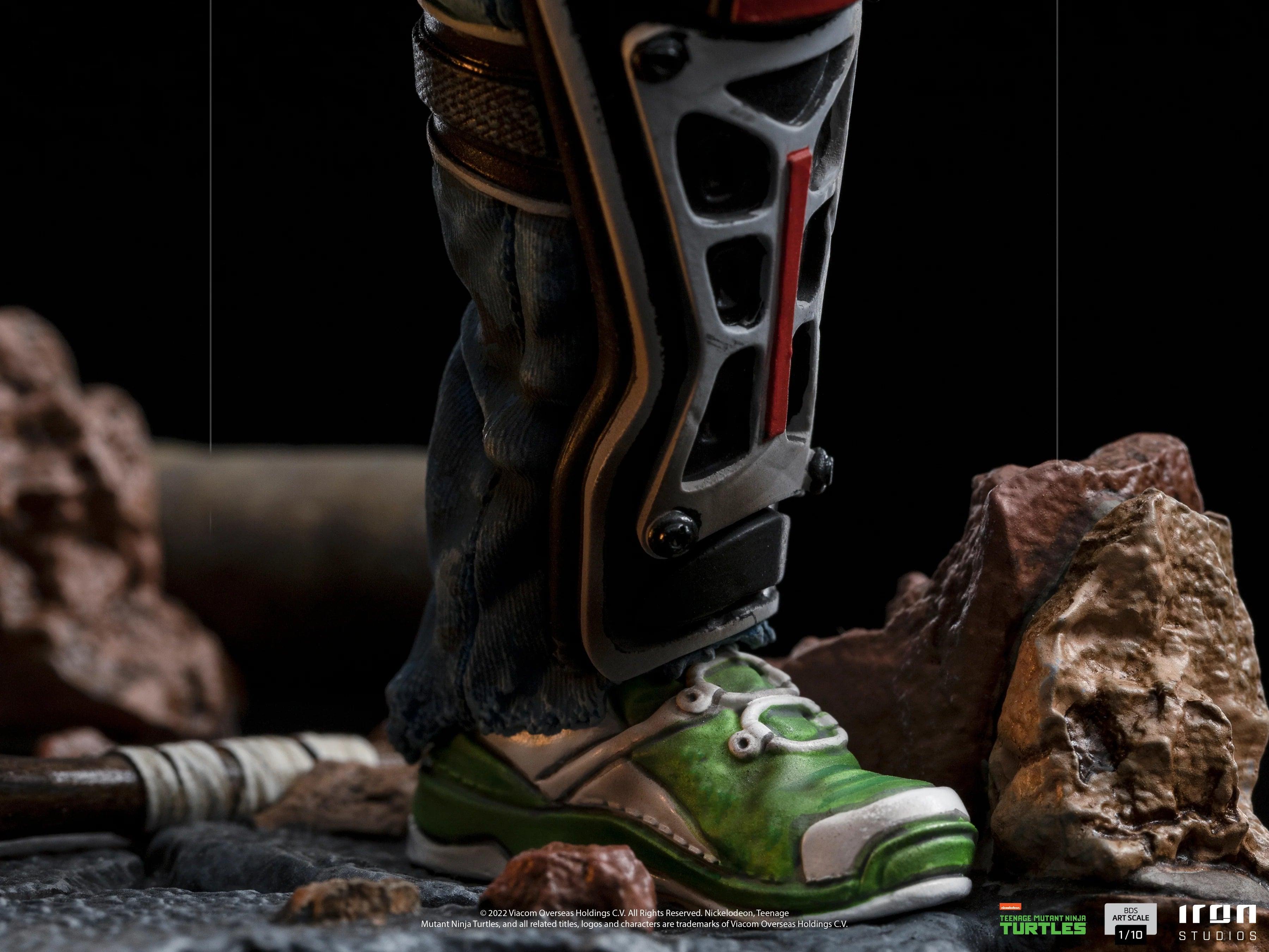 Iron Studios Teenage Mutant Ninja Turtles Casey Jones BDS Art Scale 1/10 Statue - Collectible Action Figure for TMNT Fans, Home Decor & Gift for Comic Book Lovers