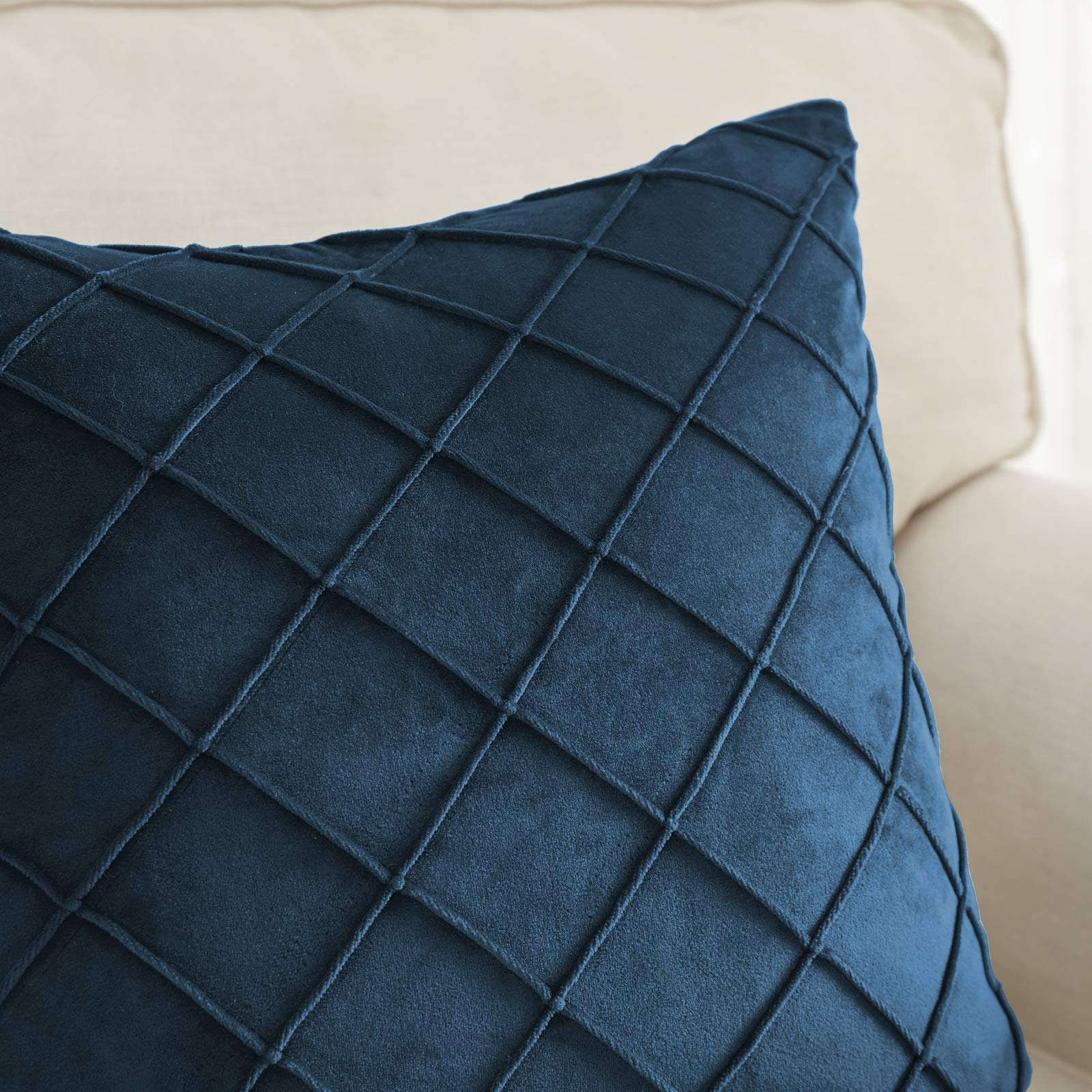 BeBen 2 Pack Velvet Throw Pillows 20x20 Inch - Soft Decorative Pillow Covers for Sofa, Bed, Car & Outdoor - Dark Blue Solid Cushion Case - Perfect for Living Room Decor, Travel & Cozy Home Accents