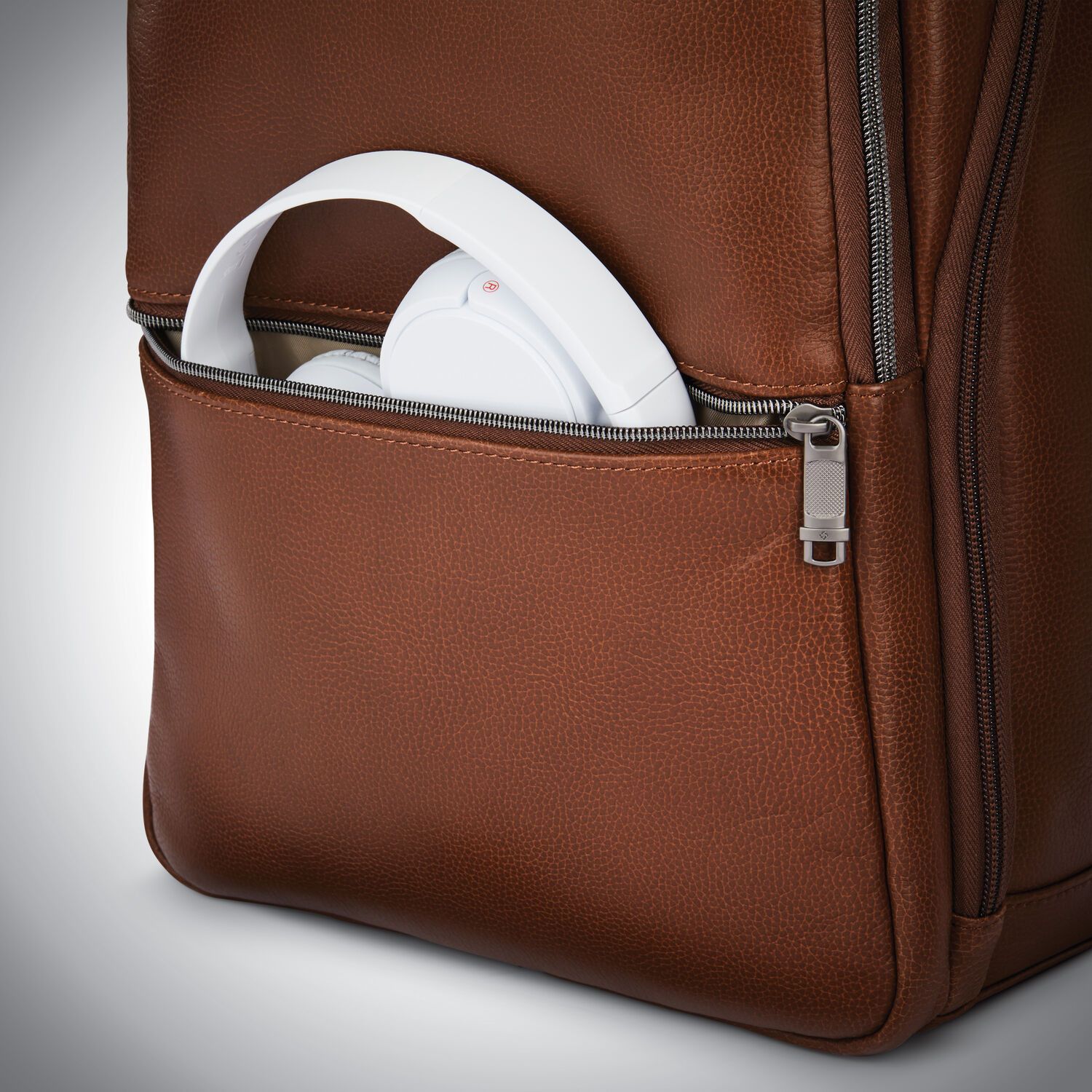 Samsonite Classic Leather Backpack for Men & Women - Durable Laptop Backpack with USB Charging Port - Perfect for Travel, Work & School