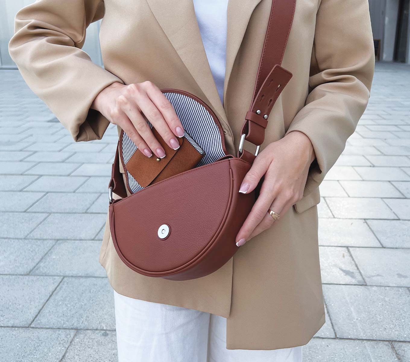 Premium Malmo Genuine Leather Handbag - Stylish & Durable Women's Crossbody Bag for Work, Travel & Everyday Use
