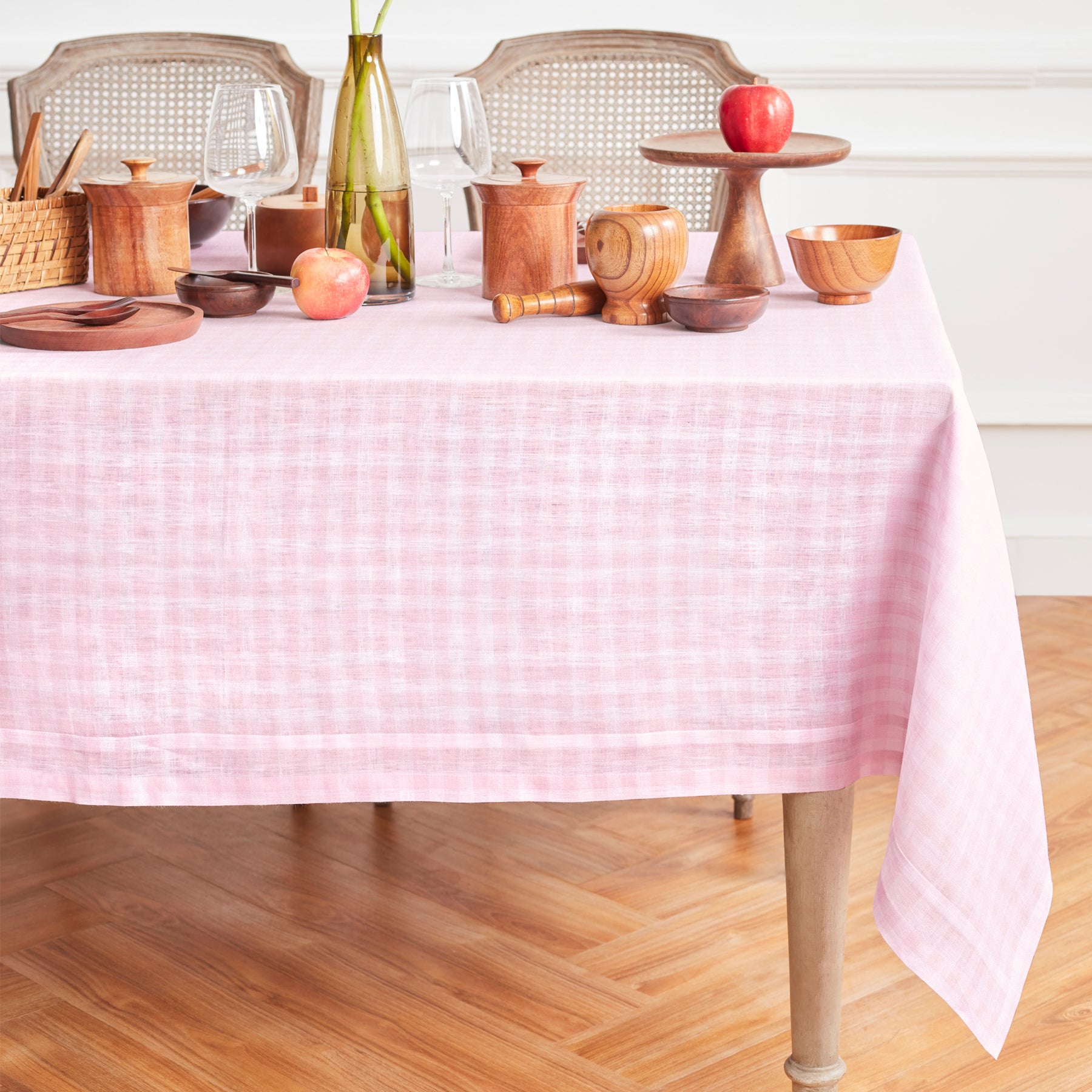 Stylish Red and White Checkered Gingham Tablecloth - Perfect for Picnics, BBQs, and Outdoor Dining