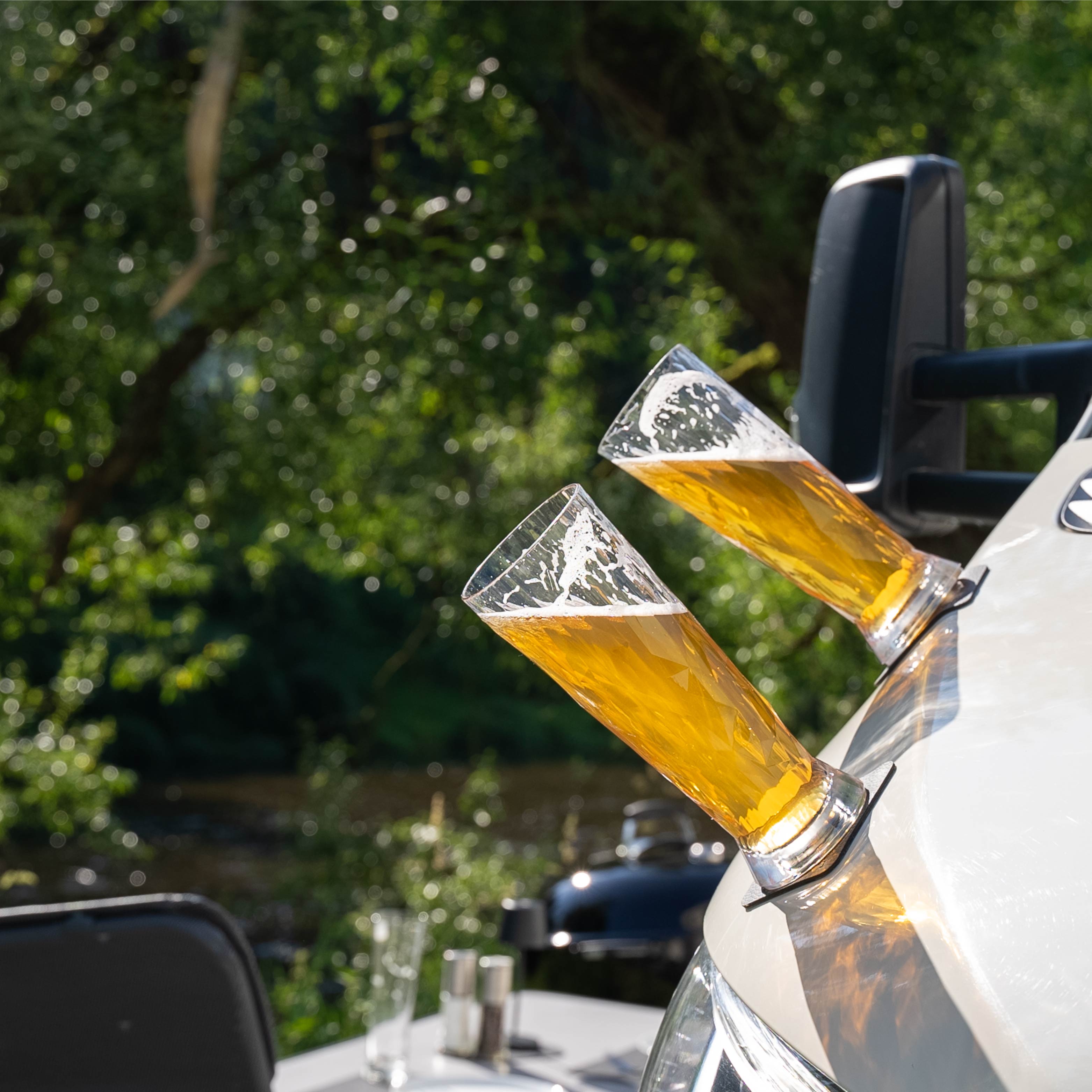 Premium Magnetic Plastic Beer Glasses - Set of 4, Shatterproof & Dishwasher Safe - Perfect for Parties, BBQs, and Outdoor Events