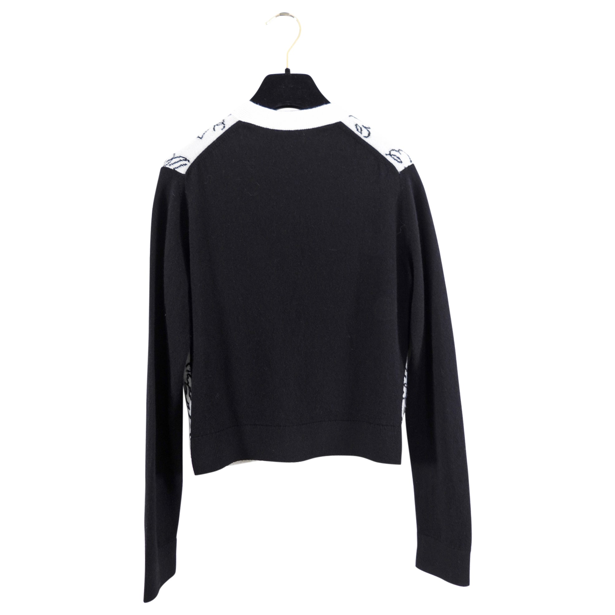 Chanel 22C Black & White Dove Bird Print Cardigan Sweater Women's Size FR36 - Perfect for Casual Outings & Luxury Fashion Events