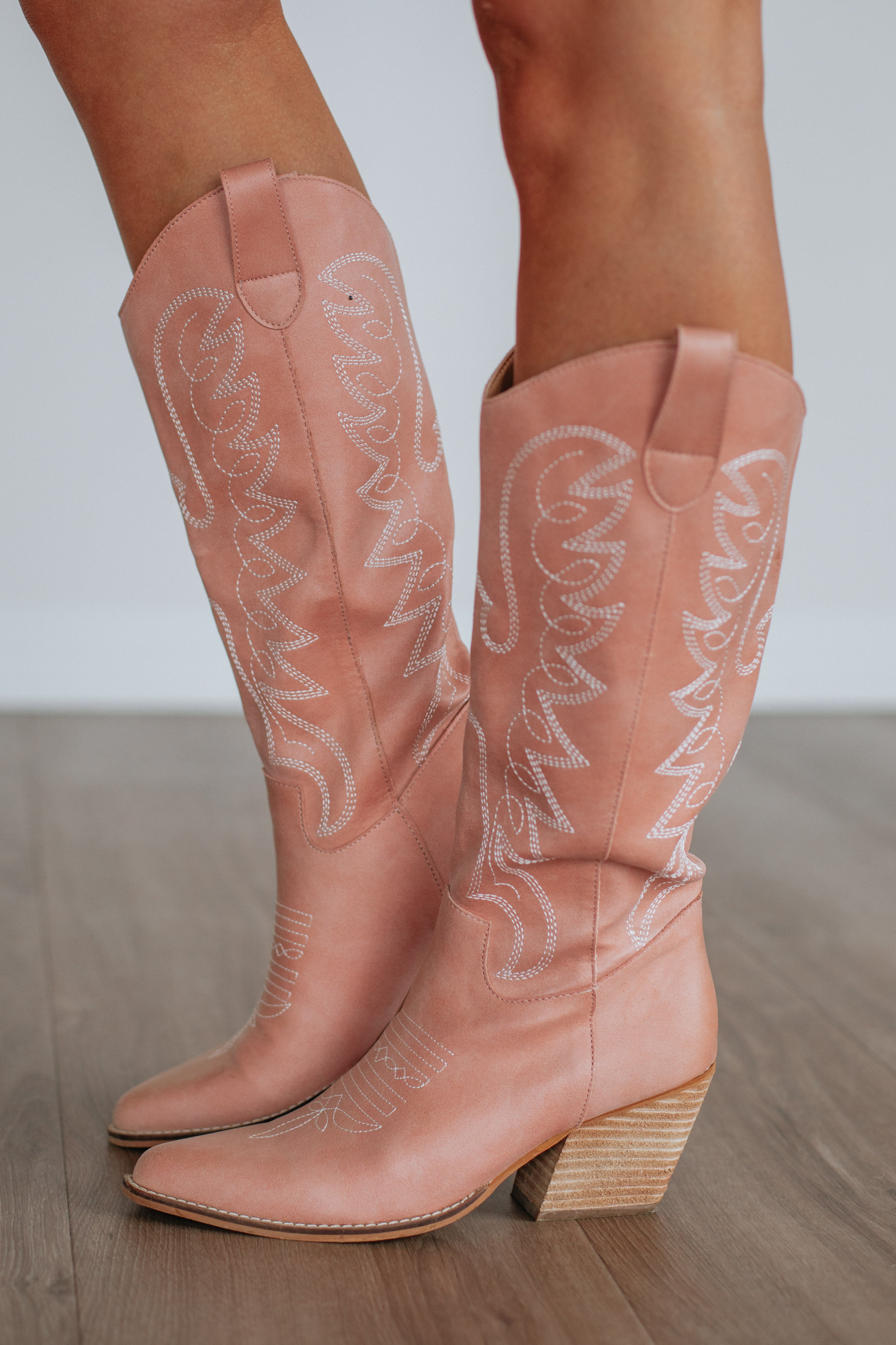 Best Cowgirl Boots for Women - Comfortable & Stylish Western Boots for Walking, Riding & Country Fashion