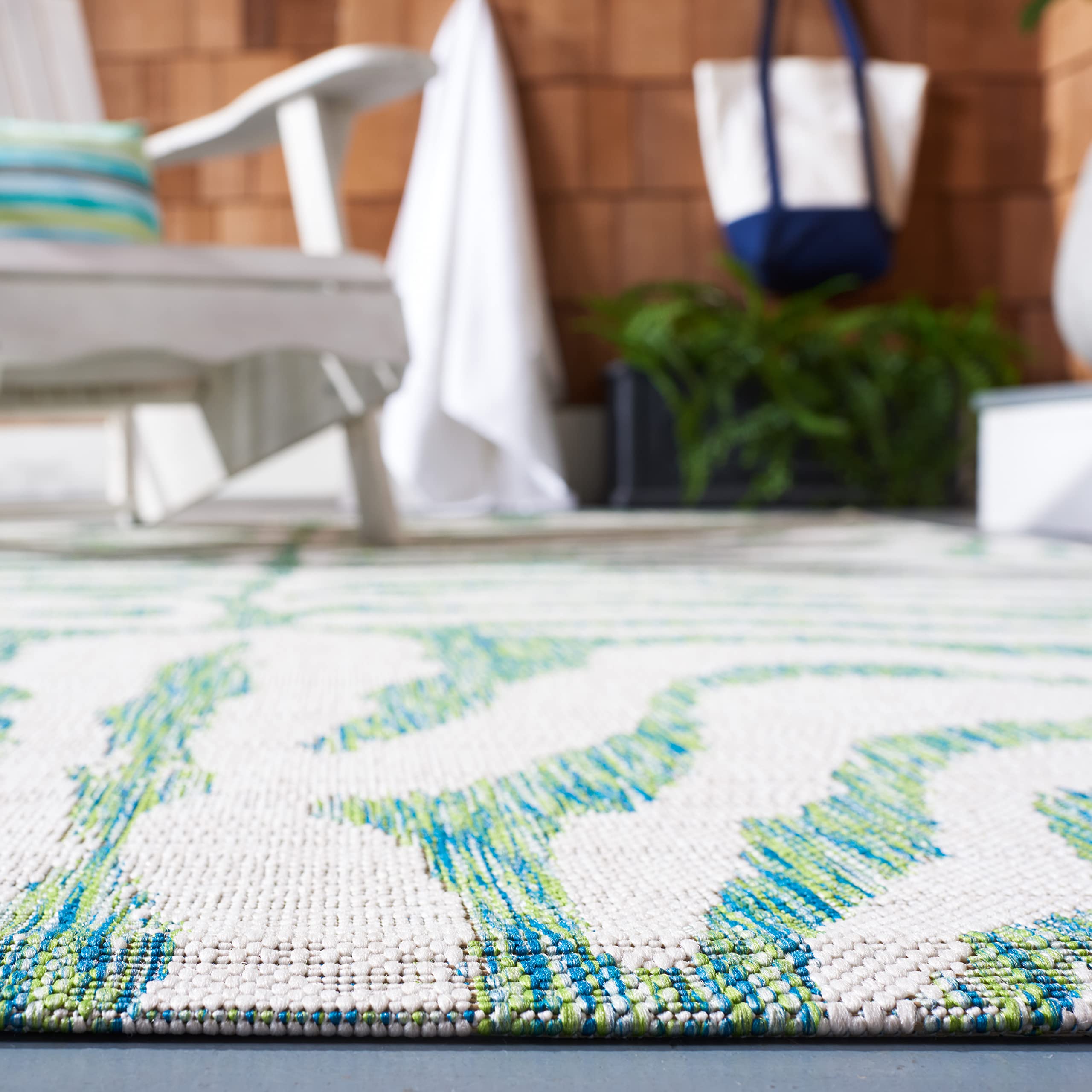 SAFAVIEH Courtyard Collection 6'7