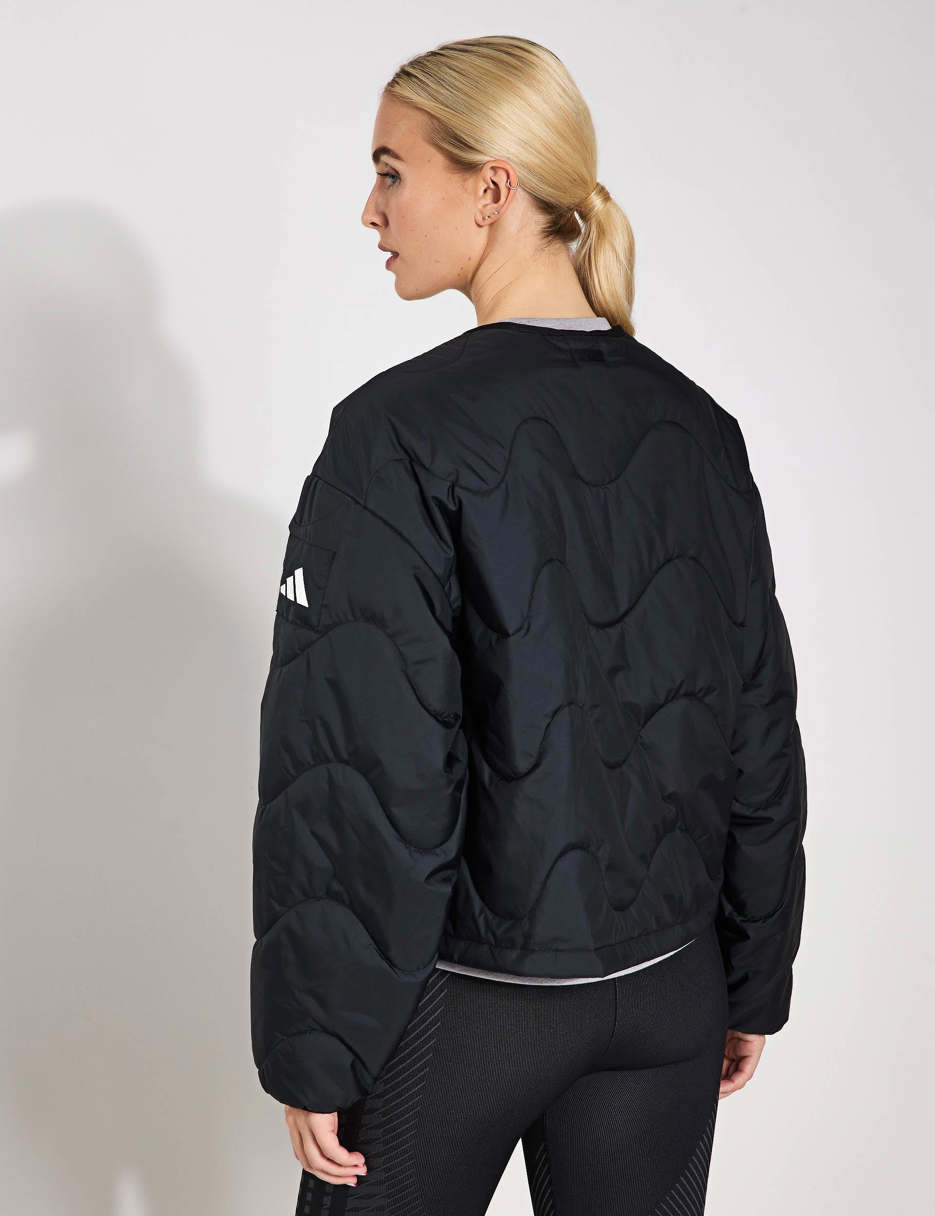 Nuganic Insulated Jacket for Men & Women - Lightweight Winter Coat, Windproof & Water Resistant Outdoor Jacket - Black - Perfect for Hiking, Camping & Cold Weather Activities