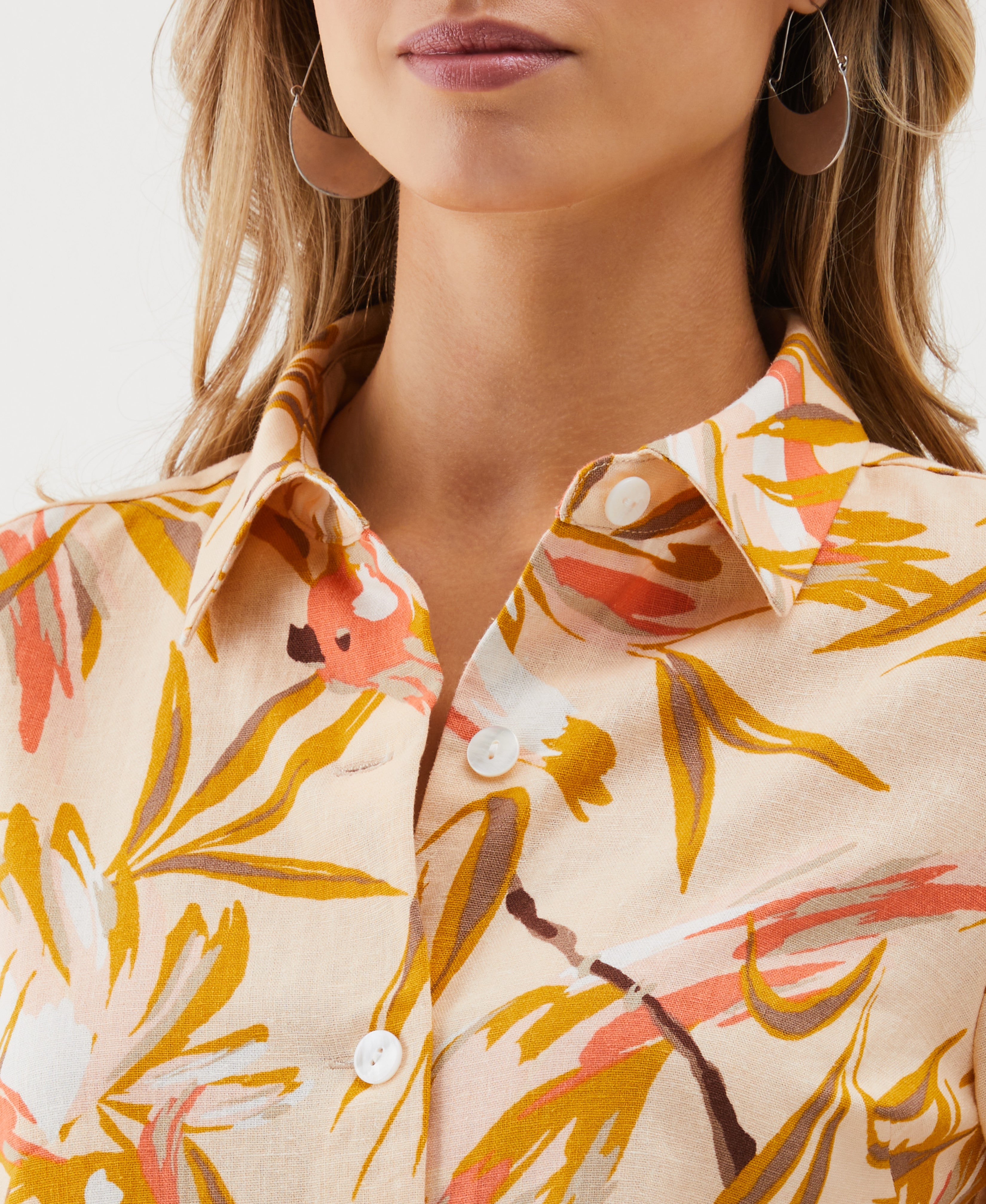 Stylish Petite Paradise Print Linen Blend Pleated Back Top for Women | Floral Summer Blouse | Perfect for Casual Outings, Beach Vacations & Date Nights
