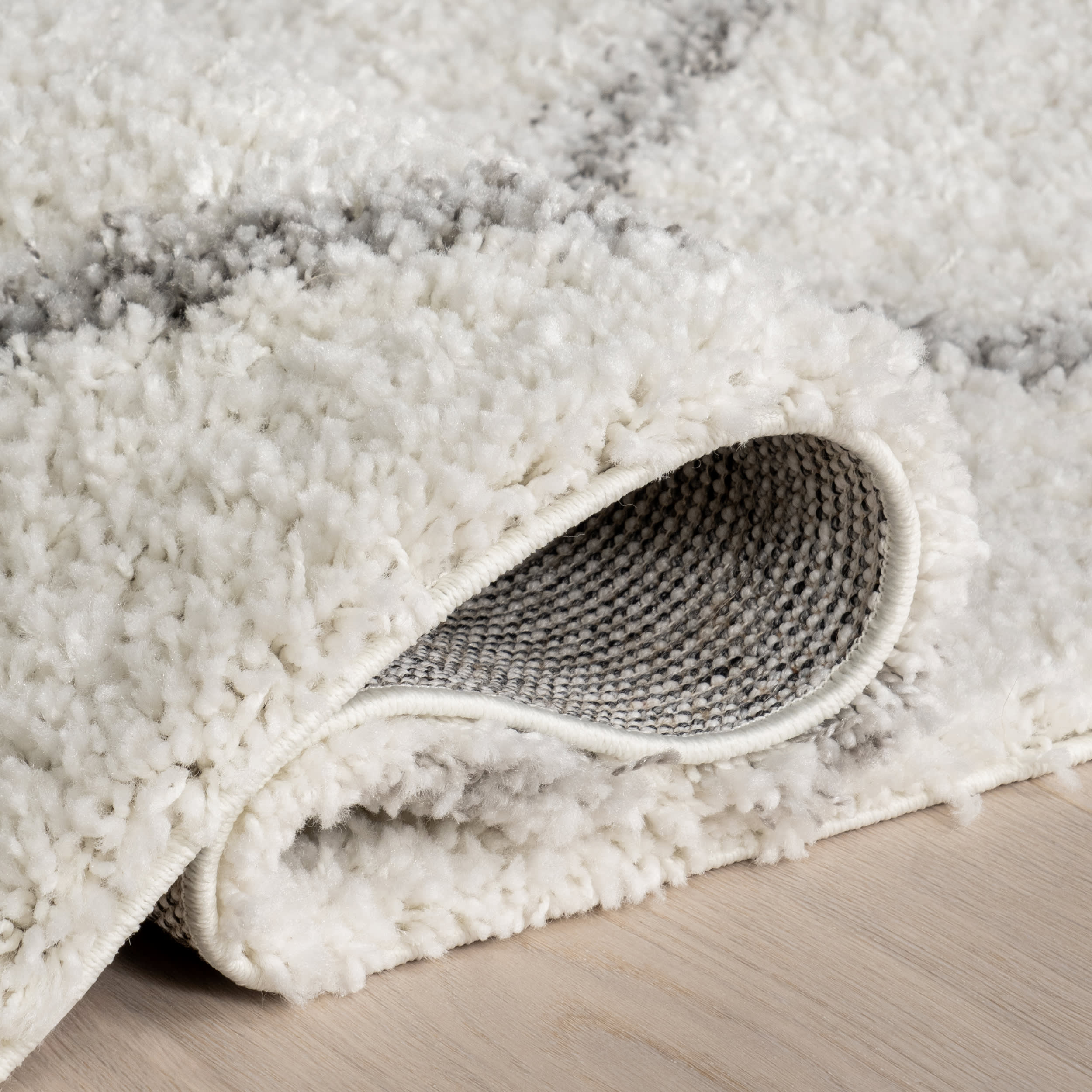 Soft and Plush Easy Shag Lattice Rug in White - Perfect for Living Room, Bedroom, or Nursery Decor