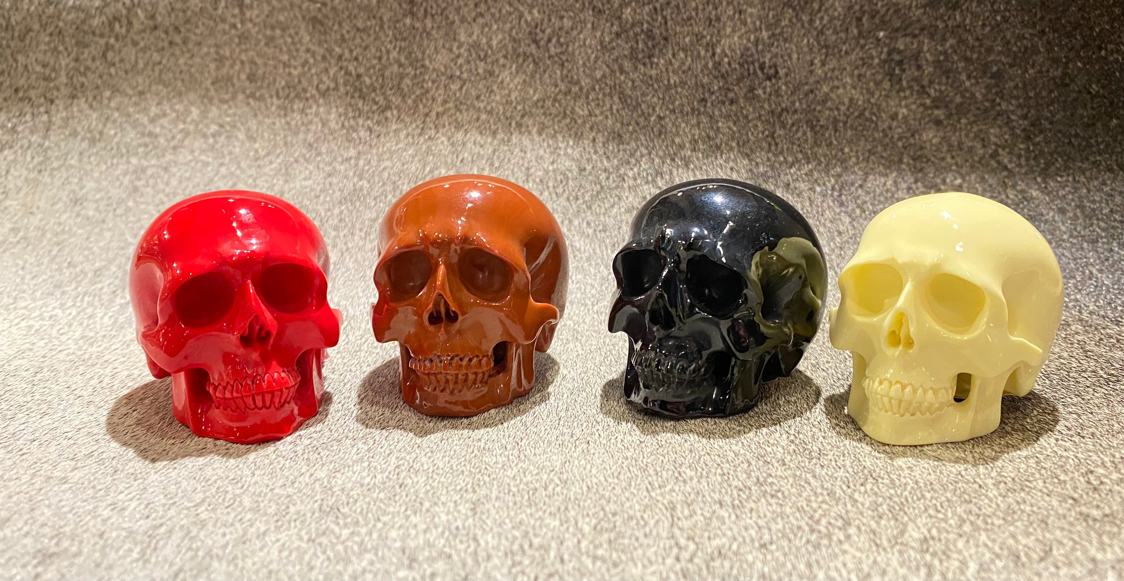 Hand-Carved Skull Snooker Ball - Unique Billiard Accessory for Pool Table Decor & Game Room Collection