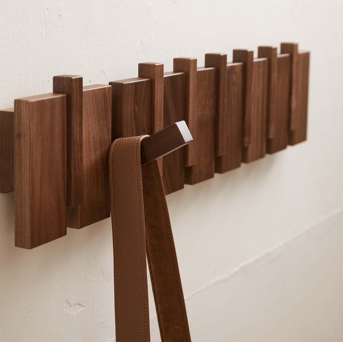 Sturdy Walnut Wood Wall Mounted Coat Rack with 8 Heavy Duty Hooks - Perfect for Hanging Coats, Keys, Hats, Robes, Towels, Plants & Bags - Ideal for Entryway, Bedroom, Bathroom & Mudroom Organization