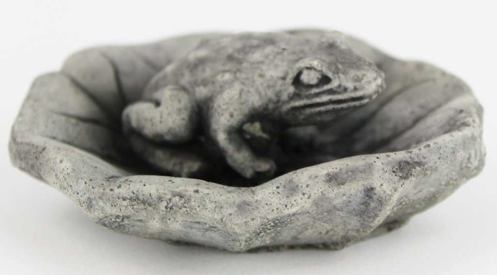 Frog on Lily Pad Garden Statue - Handcrafted Concrete Toad Sculpture for Outdoor Decor, Pond & Patio - Durable Cast Stone Frog Figurine for Garden, Yard & Water Features