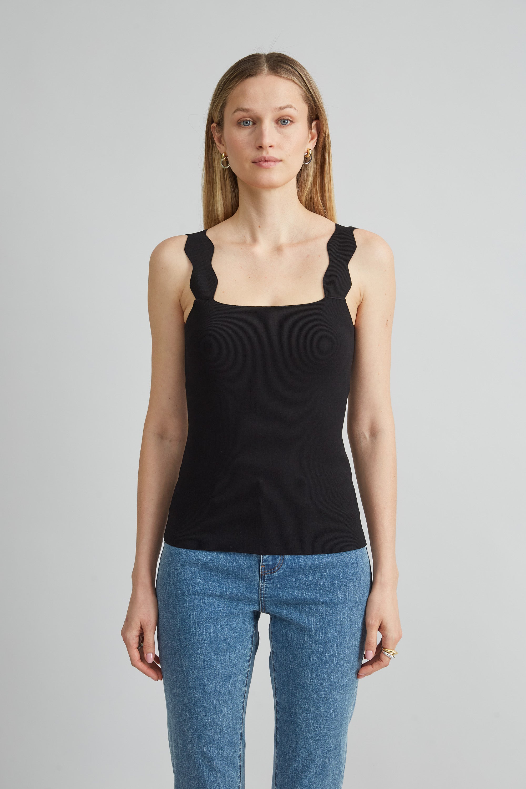 Stylish Scallop Sweater Tank Top for Women - Trendy Summer Layering Piece for Casual Outings & Beach Cover-Ups
