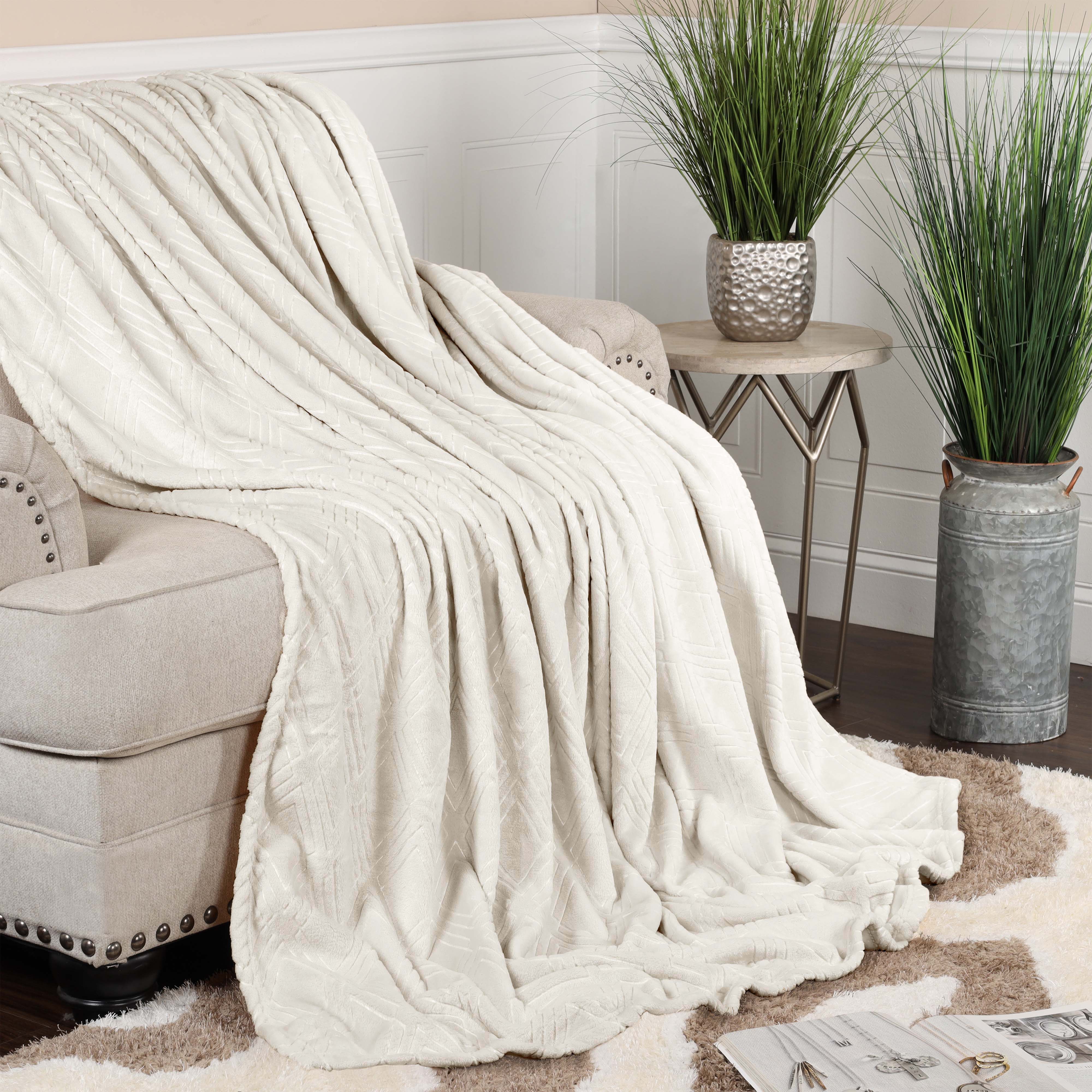Premium Alaska Diamond Plush Fleece Blanket - Ultra Soft & Cozy Throw for Bed, Sofa, and Travel - Warm Winter Blanket for Home, Office, and Camping