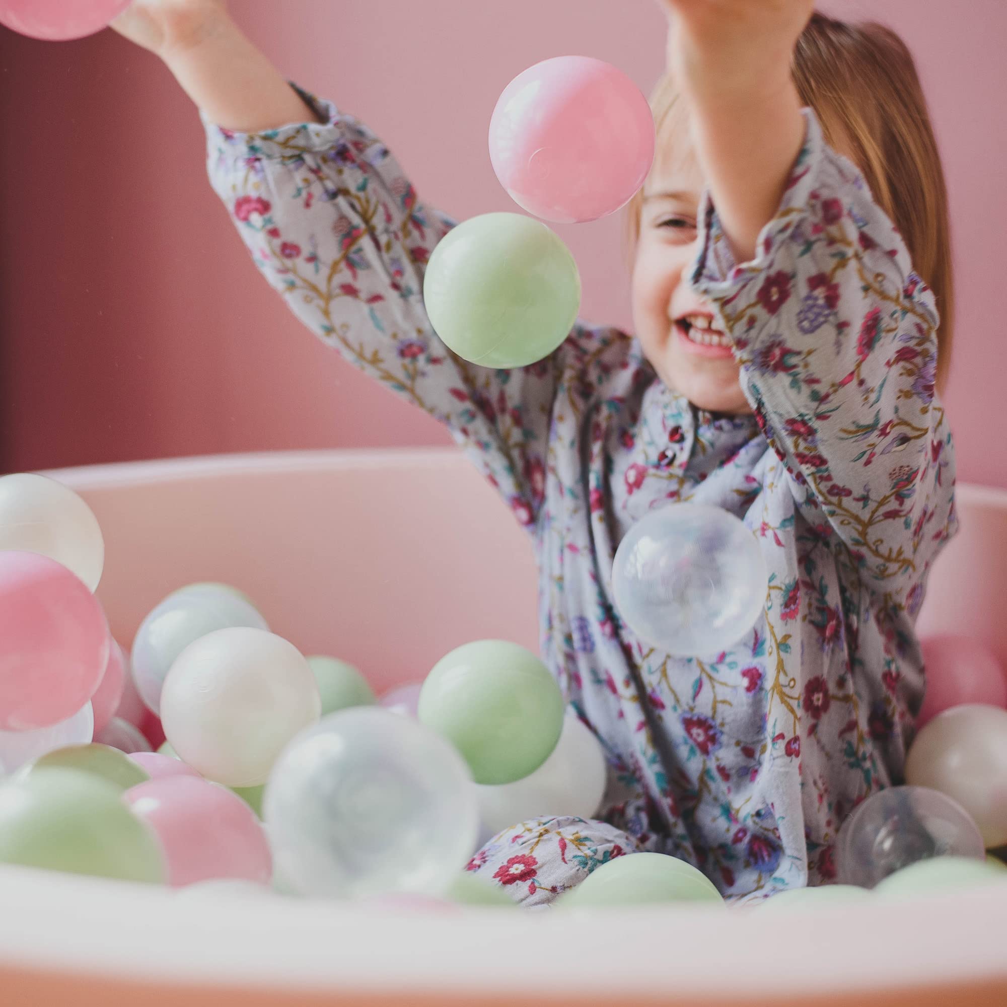 Soft Velvet Round Foam Bath Ball for Babies & Toddlers - 90 x 30 cm - Essential for Playrooms & Running Rooms - Foam Balls Not Included - Beige - Perfect for Sensory Play & Safe Bath Time Fun