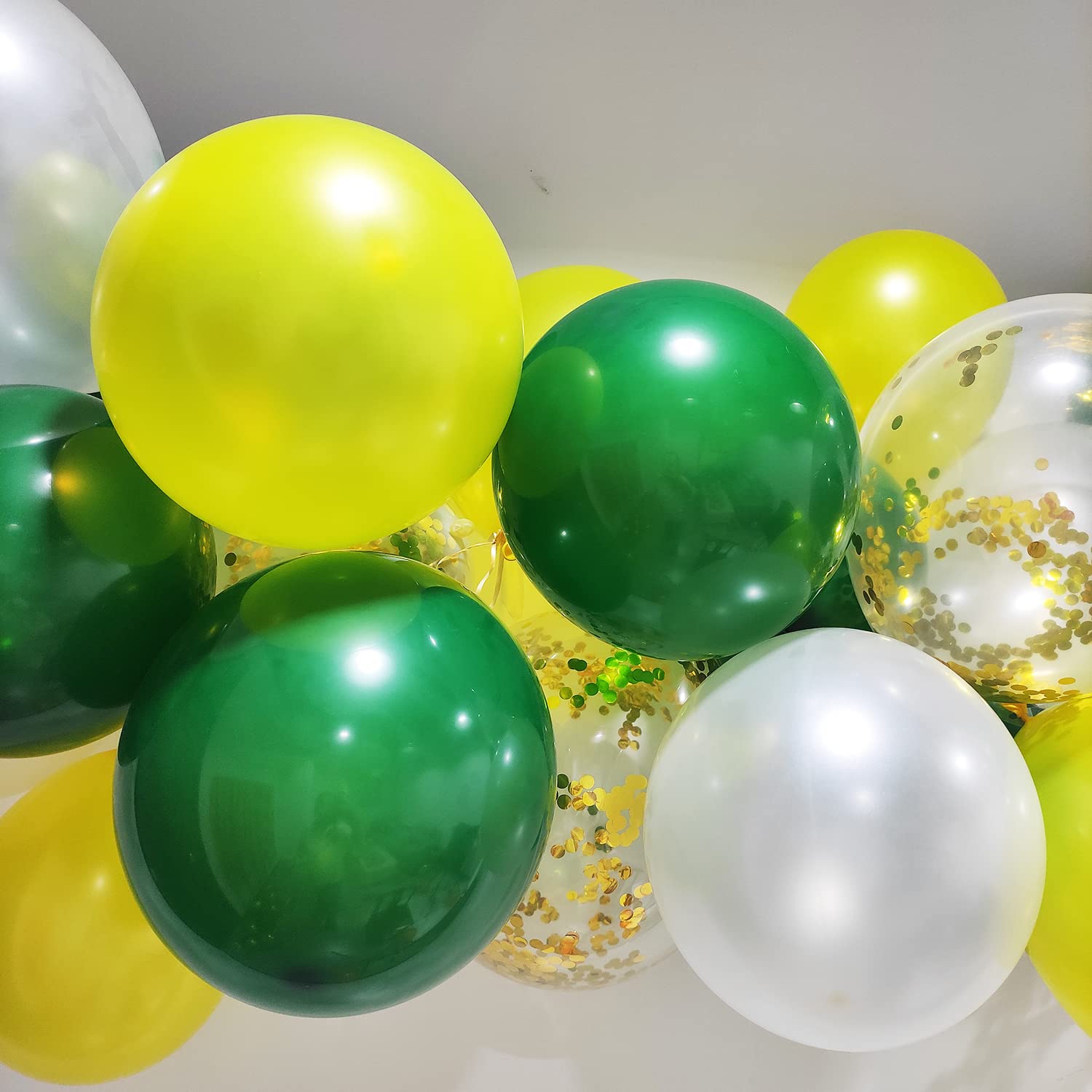 2024 Graduation Party Decorations - Green & Gold Balloons, Banners, Yard Signs for Class of 2024 | Perfect for Graduation Ceremonies, Backyard Parties & Photo Backdrops