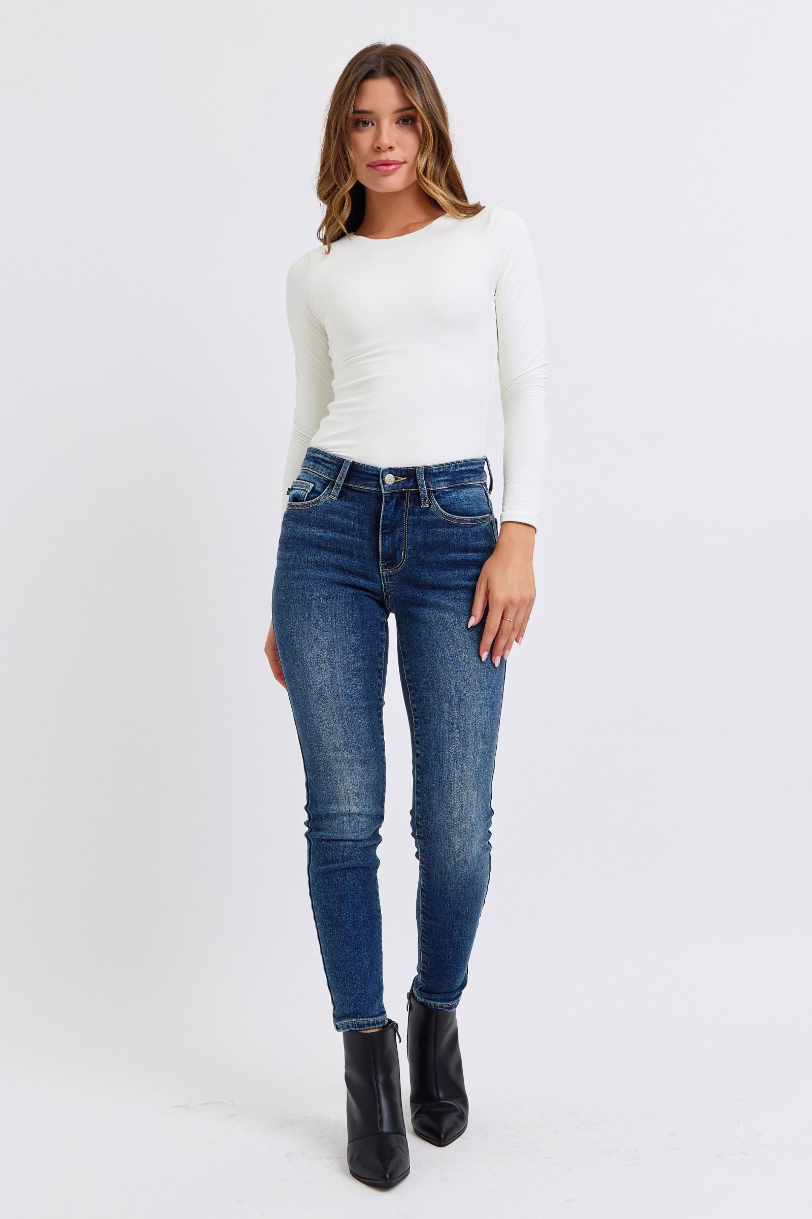 Judy Blue Women's Mid Rise Skinny Jeans with Thermal Lining - Full Size Range | Warm Winter Stretch Denim Pants for Casual Outfits & Cold Weather Fashion