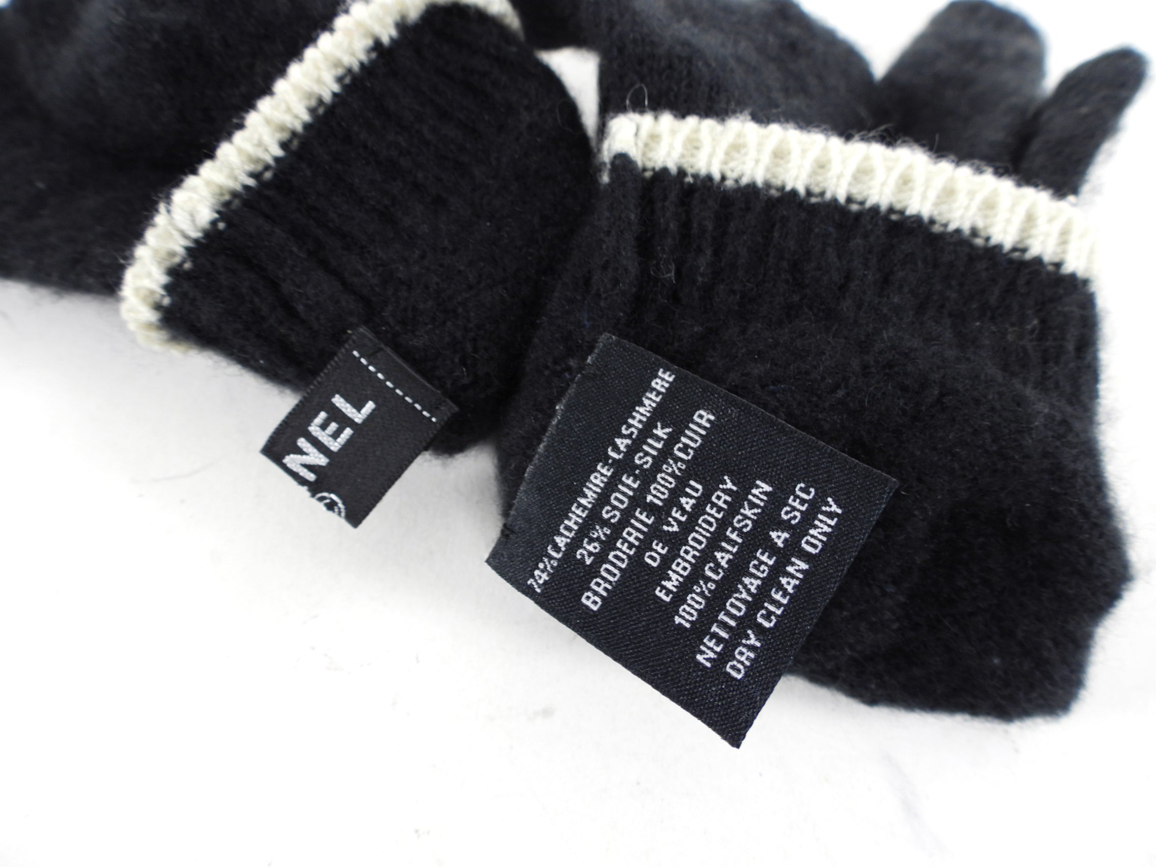 Chanel Black Cashmere CC Knit Gloves - Luxury Cashmere Winter Gloves for Women, Elegant CC Logo Design, Soft & Warm - Perfect for Winter Fashion, Holiday Gifts & Formal Occasions
