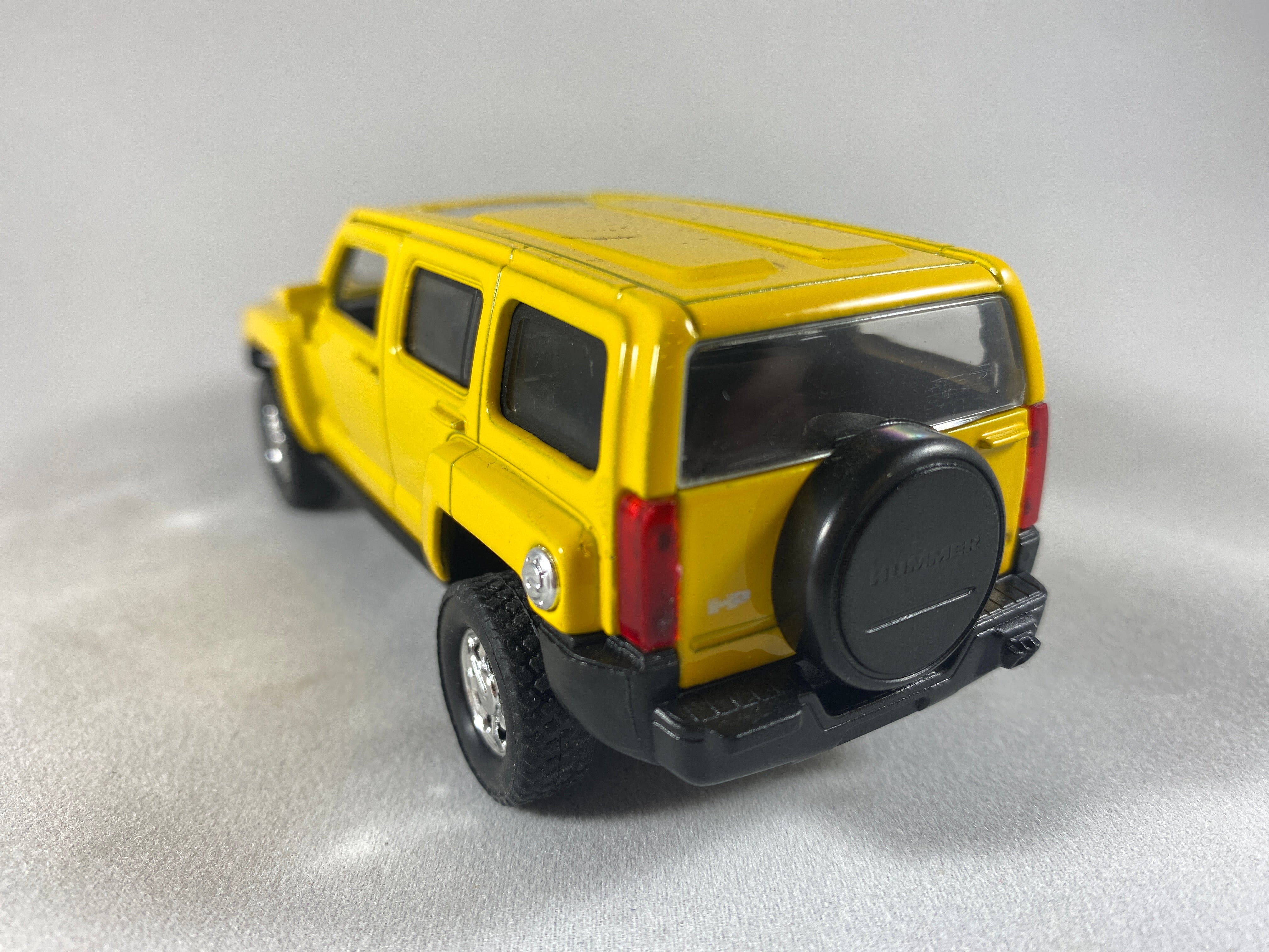 Diecast SUV Model Cars Collection - 1:24 Scale Metal Alloy Toy Vehicles for Collectors & Kids - Perfect for Display, Gifts & Play Scenes