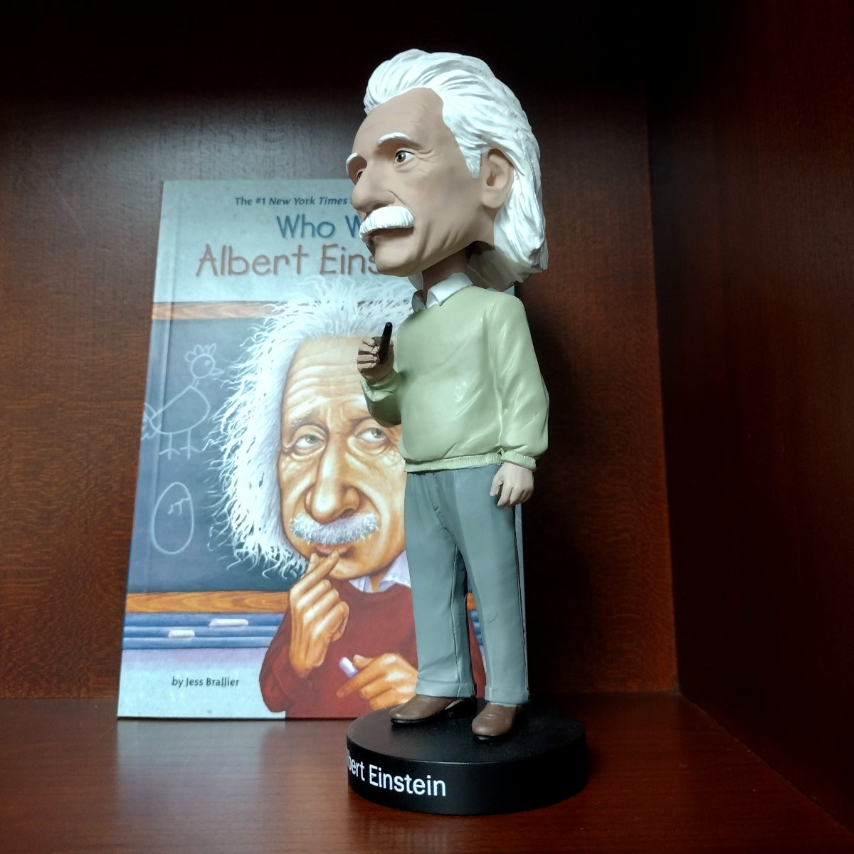 Albert Einstein Bobblehead - Fun Collectible Desk Toy for Science Lovers & Office Decor | Perfect Gift for Teachers, Physicists & Nerdy Friends
