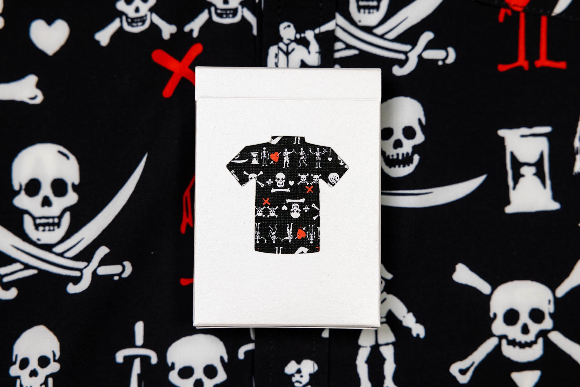 Kings Wild Threads Pirates T-Shirt - Vintage Pirate Graphic Tee for Men & Women - Perfect for Halloween Costumes, Pirate Themed Parties & Casual Wear