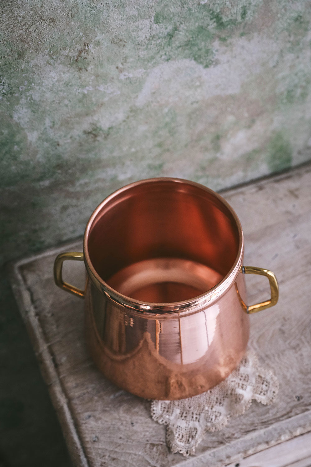 Premium Pure Copper Water Bottle with Lid - Ayurvedic Health Benefits, Leak-Proof & Eco-Friendly - Perfect for Yoga, Meditation & Daily Hydration