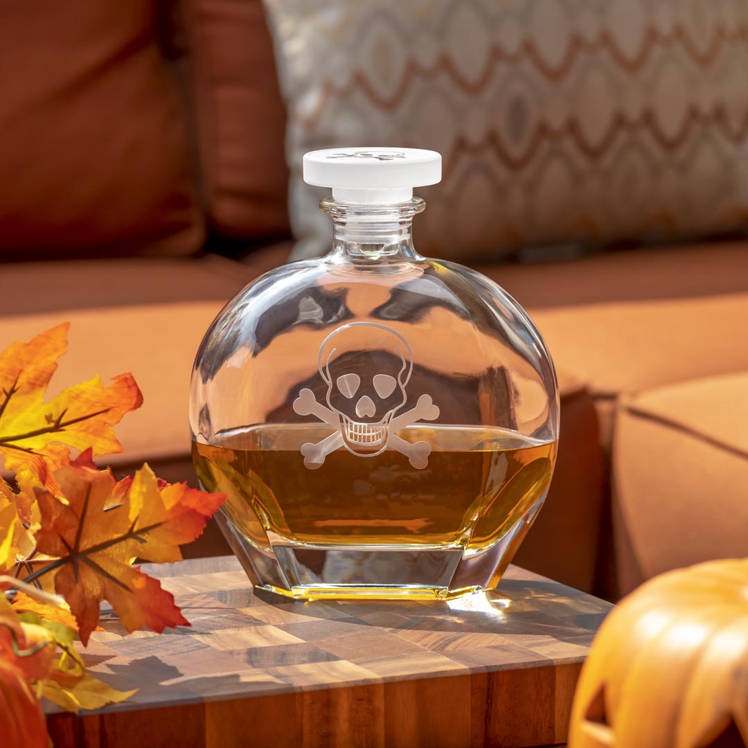 Premium 23oz Skull and Crossbones Whiskey Decanter Set - Gothic Glass Liquor Dispenser for Bourbon, Scotch & Rum - Perfect for Home Bars, Halloween Parties & Unique Gifts
